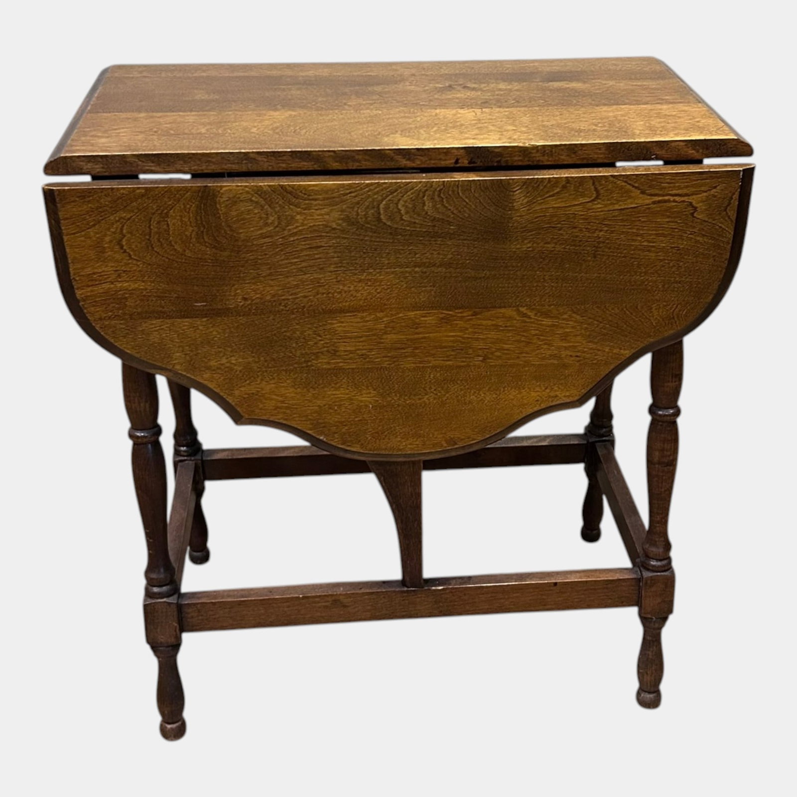 Antique Quarter Sawn Oak Drop Leaf Gateleg Table With Turned Legs & Stretchers Mission Era: Professional, fast, and affordable in house shipping available for all items. For higher resolution images please visit bid.craftedauctions.com Antique Quarter Sawn Oak Drop Leaf Gateleg Table With Tu