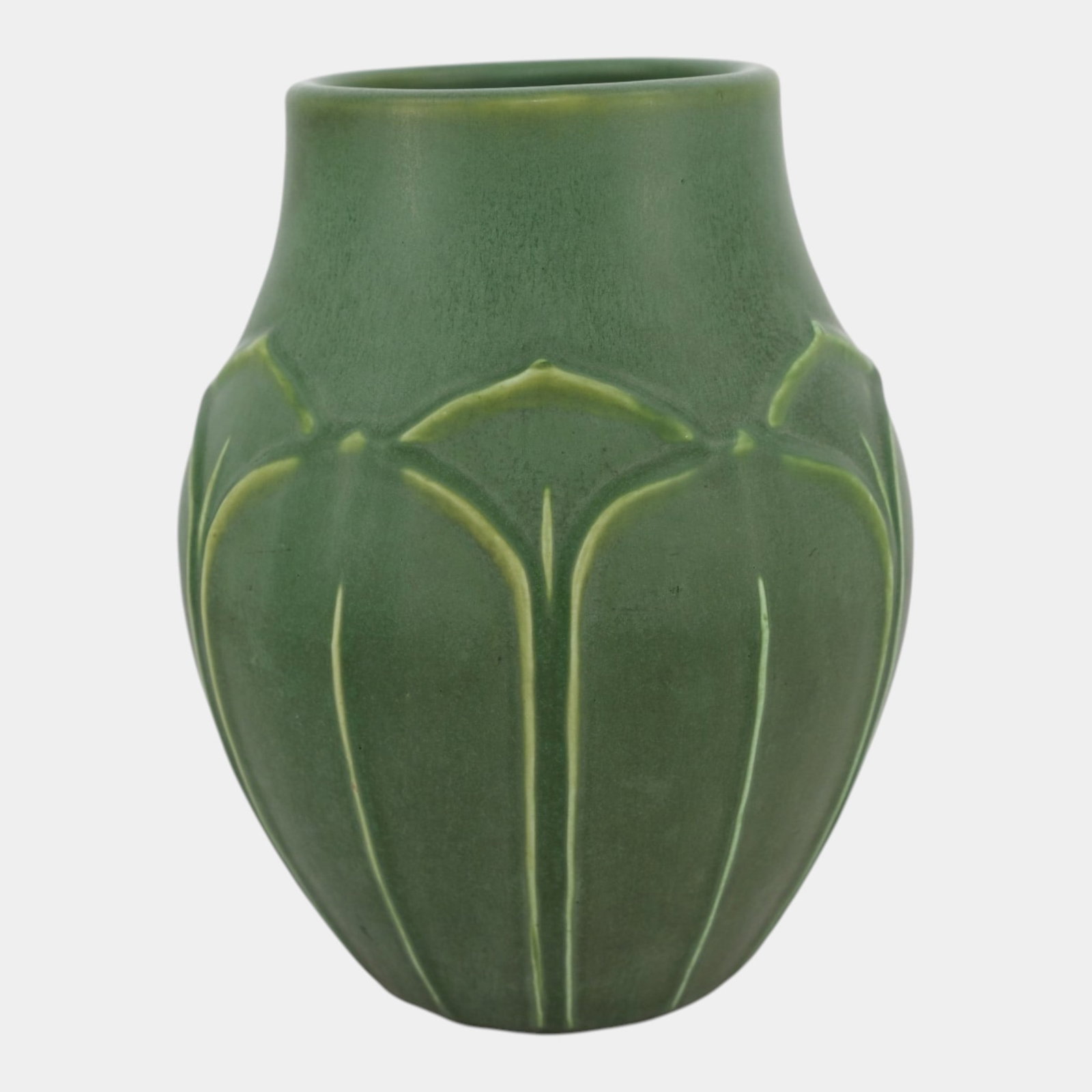 Hampshire Early 1900s Vintage Arts And Crafts Pottery Matte Green Broad Leaf Vase: Professional, fast, and affordable in house shipping available for all items. For higher resolution images please visit bid.craftedauctions.com Hampshire Early 1900s Vintage Arts And Crafts Pottery Ma