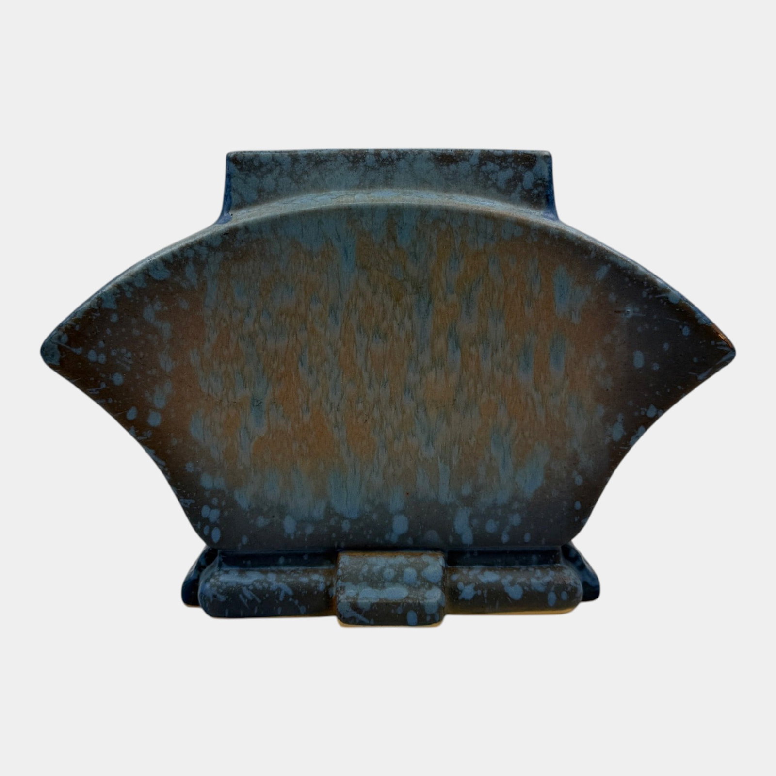 Roseville Futura Blue 1928 Vintage Art Deco Pottery Ceramic Fan Vase 82-6: Professional, fast, and affordable in house shipping available for all items. For higher resolution images please visit bid.craftedauctions.com Roseville Futura Blue 1928 Vintage Art Deco Pottery Cera