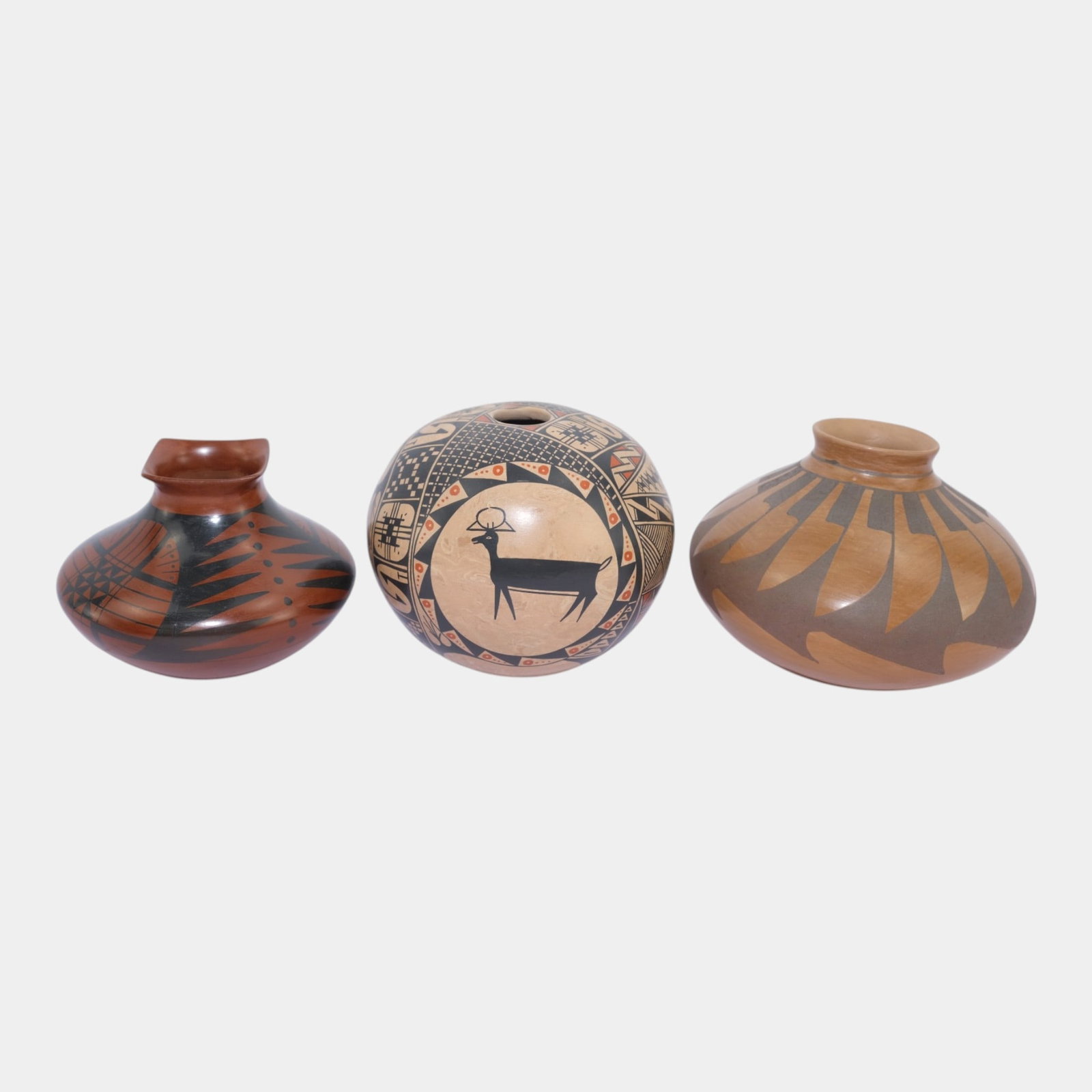 Mata Ortiz Mexican Hand Painted Stag & Geometric Decorated Art Pottery Vase And Jar Grouping: Professional, fast, and affordable in house shipping available for all items. For higher resolution images please visit bid.craftedauctions.com Mata Ortiz Mexican Hand Painted Stag & Geometric Decorat