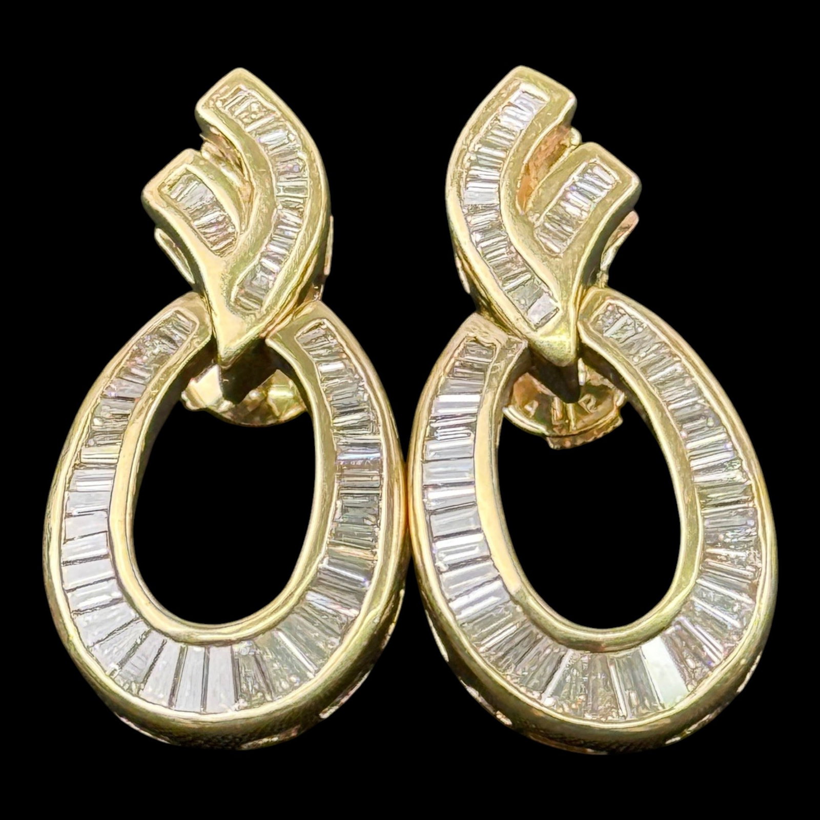 18K Yellow Gold 2ctw Diamond SI VS Baguette Door Knocker Earrings Locking Back Design: Professional, fast, and affordable in house shipping available for all items. For higher resolution images please visit bid.craftedauctions.com 18K Yellow Gold 2ctw Diamond SI VS Baguette Door Knocker