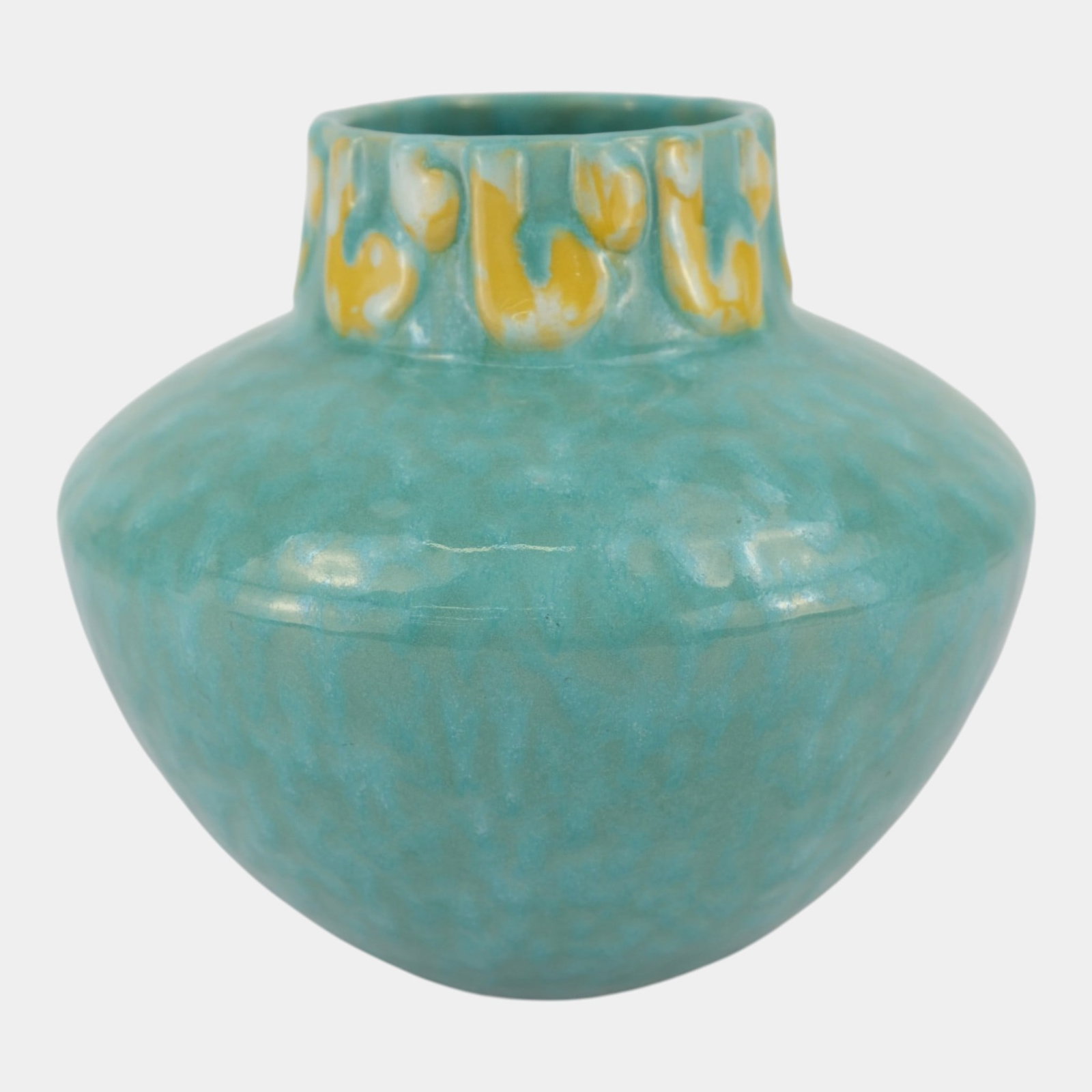 Roseville Imperial II 1930 Vintage Art Deco Pottery Mottled Blue Vase 474-7: Professional, fast, and affordable in house shipping available for all items. For higher resolution images please visit bid.craftedauctions.com Roseville Imperial II 1930 Vintage Art Deco Pottery Mott
