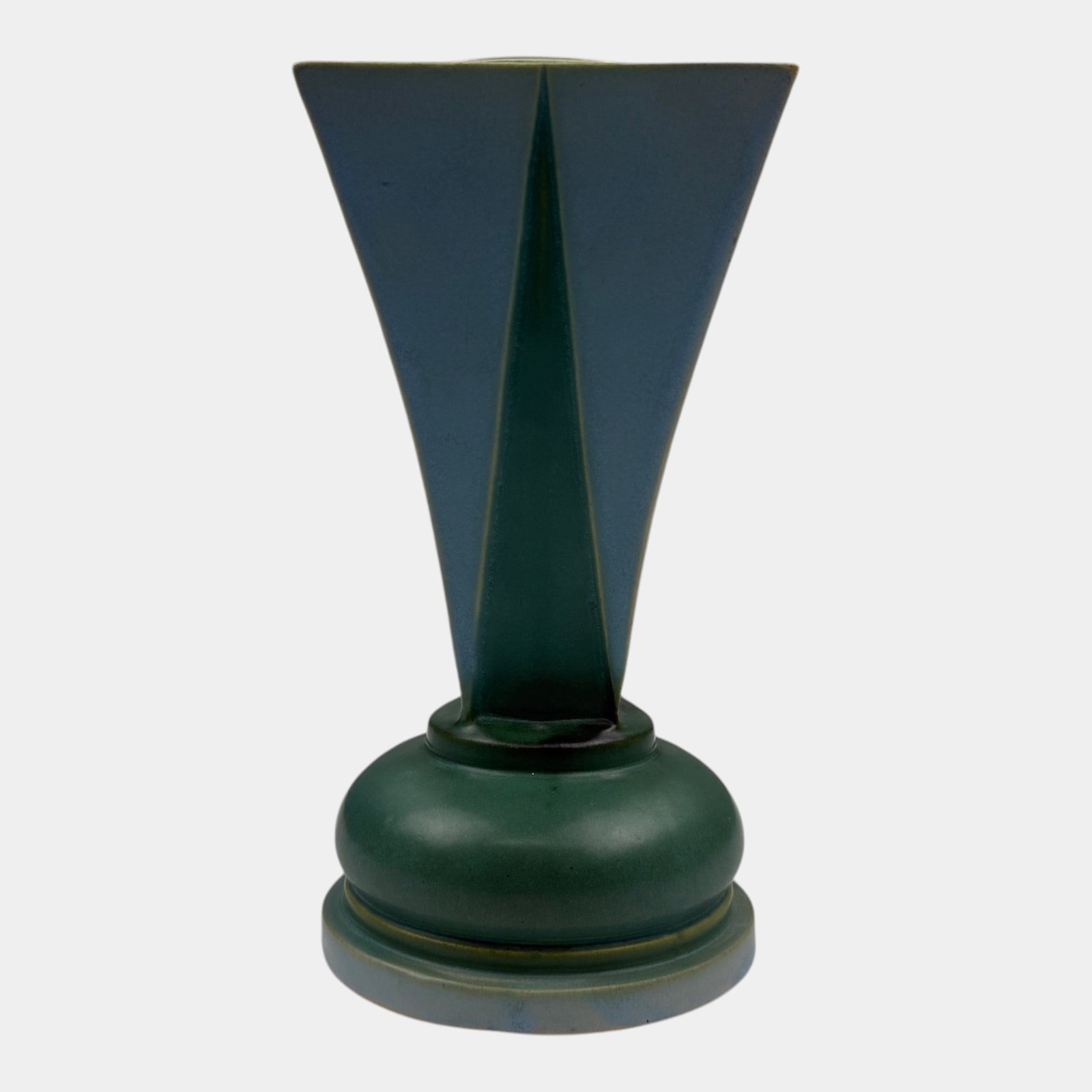 Roseville Futura 1928 Art Deco Pottery Blue Green Shooting Star Vase 392-10: Professional, fast, and affordable in house shipping available for all items. For higher resolution images please visit bid.craftedauctions.com Roseville Futura 1928 Art Deco Pottery Blue Green Shooti