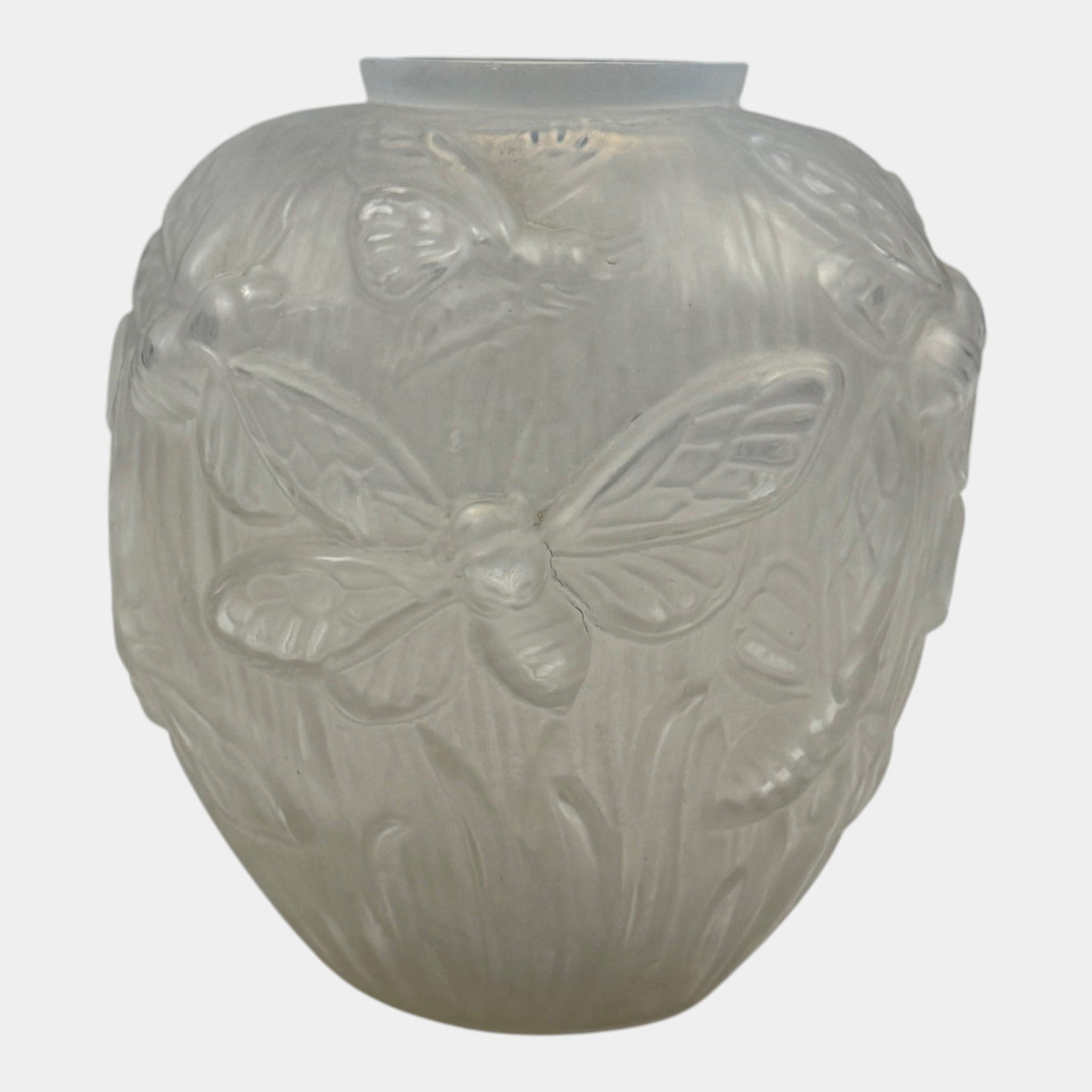 Verlys 1930s French Art Deco Clear Glass "Les Phalenes" Moths In Relief Vase: Professional, fast, and affordable in house shipping available for all items. For higher resolution images please visit bid.craftedauctions.com Verlys 1930s French Art Deco Clear Glass "Les Phalenes" 