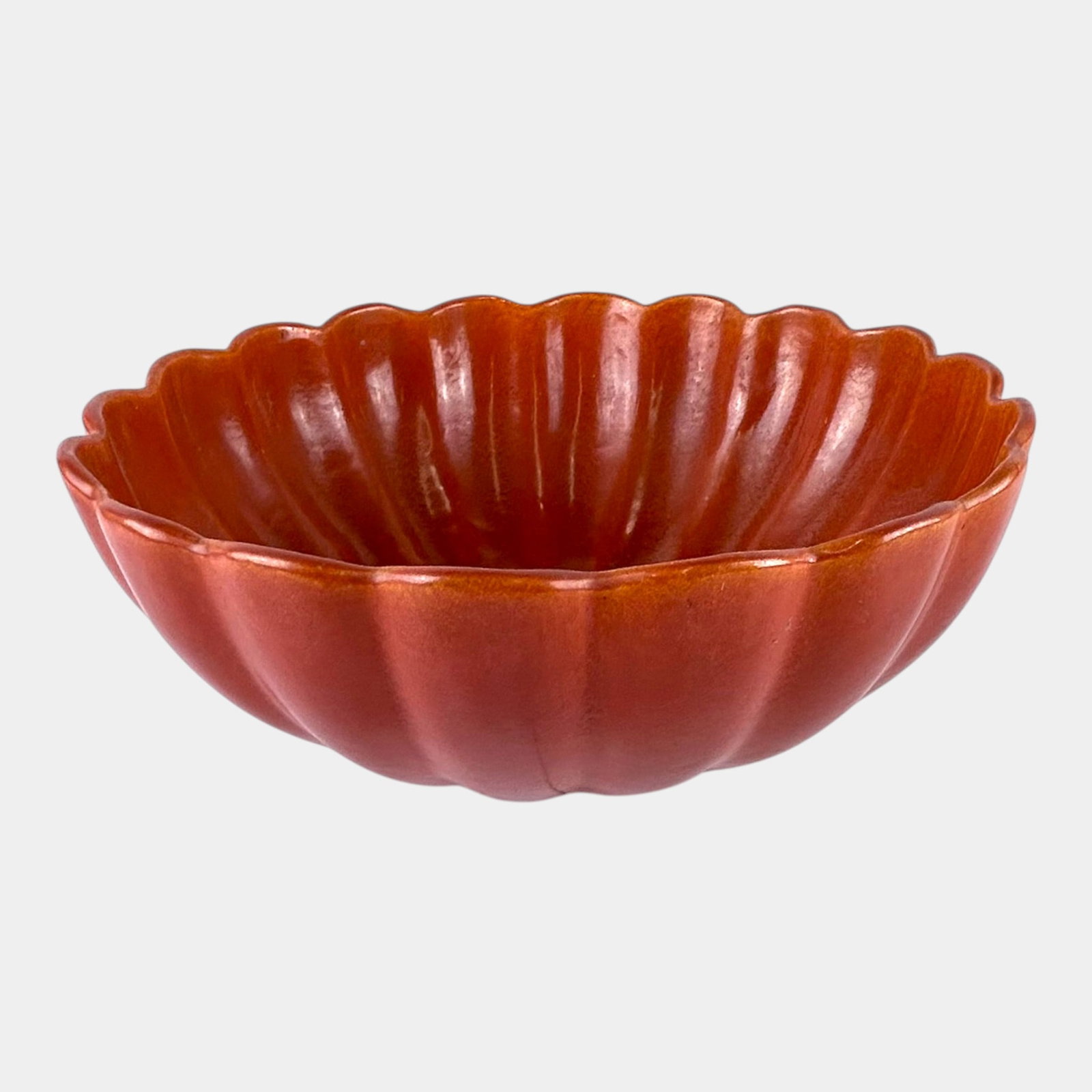 Catalina Island California Pottery 1930s Toyon Red Art Deco Scalloped Ribbed Serving Bowl: Professional, fast, and affordable in house shipping available for all items. For higher resolution images please visit bid.craftedauctions.com Catalina Island California Pottery 1930s Toyon Red Art D