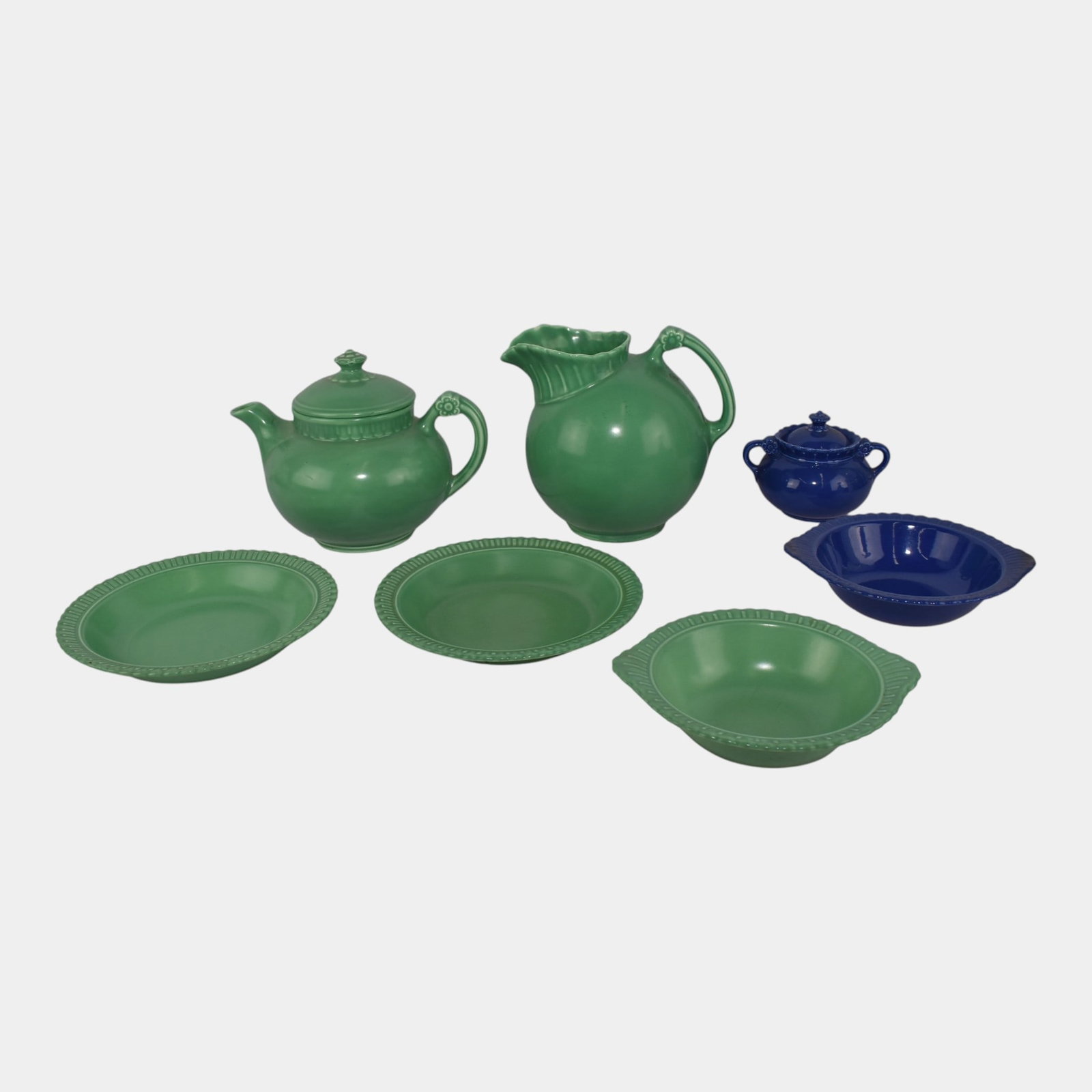 Taylor Smith & Taylor 1930s Vistosa Art Deco Blue Green Pitcher Teapot Bowls Sugar Jar: Professional, fast, and affordable in house shipping available for all items. For higher resolution images please visit bid.craftedauctions.com Taylor Smith & Taylor 1930s Vistosa Art Deco Blue Green 