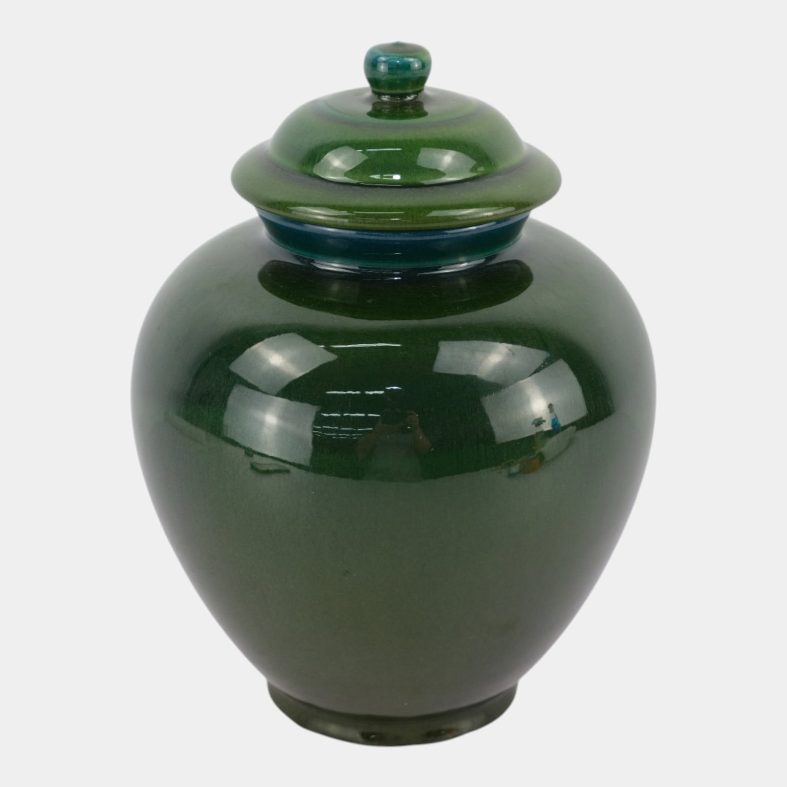 Kenton Hills Mid Century Modern Art Pottery Glossy Forest Green Lidded Ginger Jar: Professional, fast, and affordable in house shipping available for all items. For higher resolution images please visit bid.craftedauctions.com Kenton Hills Mid Century Modern Art Pottery Glossy Fores