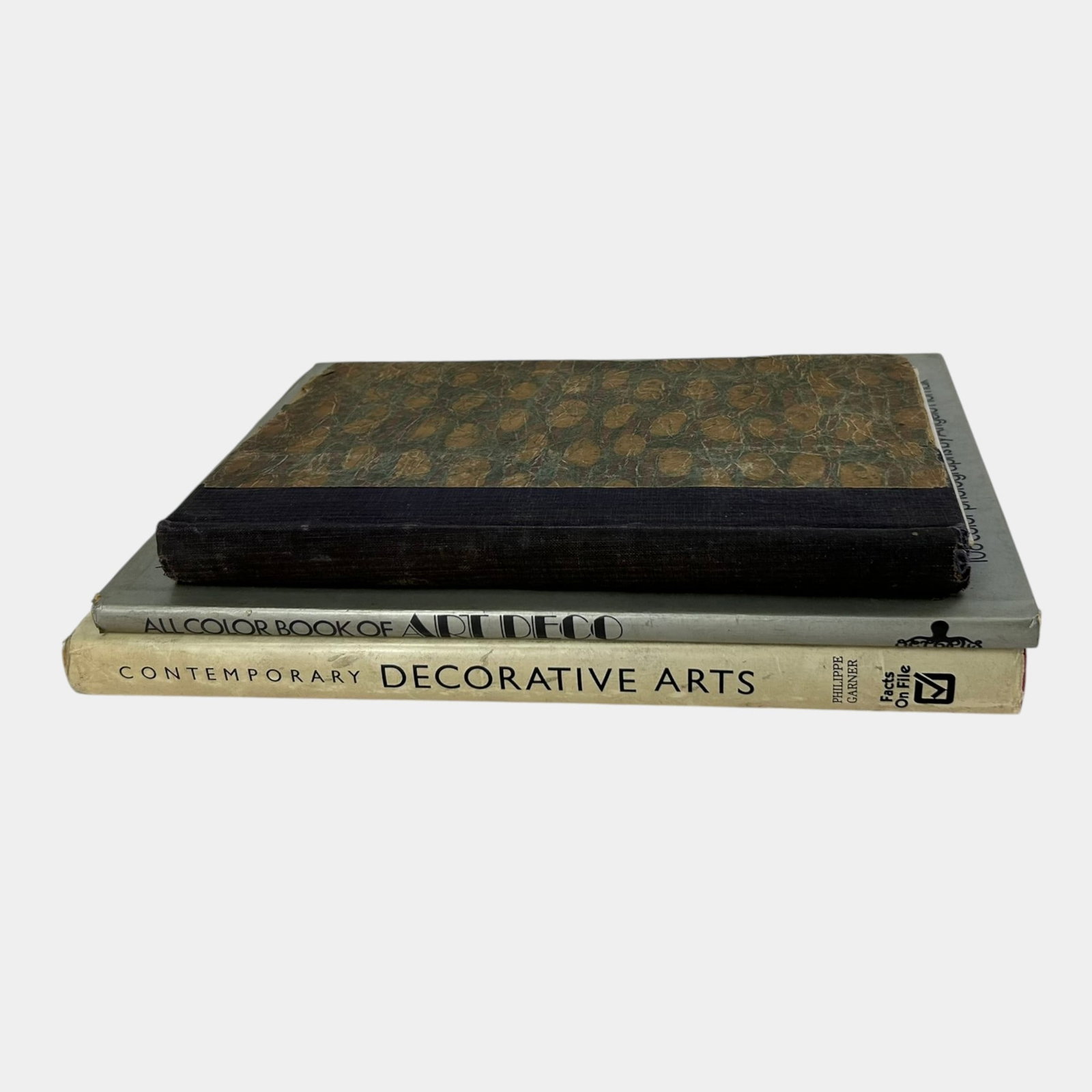 Contemporary Decorative Arts, Book Of Art Deco, La Peinture Moderne Hardcover Books: Professional, fast, and affordable in house shipping available for all items. For higher resolution images please visit bid.craftedauctions.com Auction Excellent condition. Age related wear.