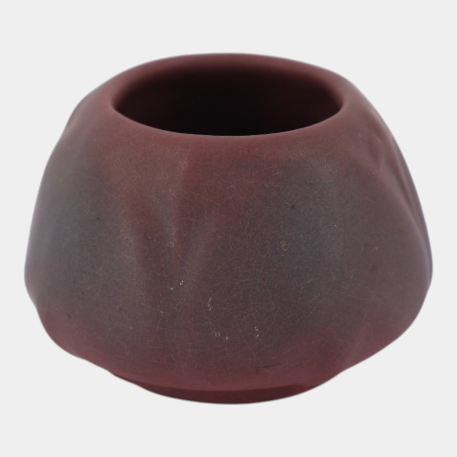 Van Briggle 1940s Art Pottery Persian Rose Red Leaves Vase 681: Professional, fast, and affordable in house shipping available for all items. For higher resolution images please visit bid.craftedauctions.com Van Briggle 1940s Art Pottery Persian Rose Red Leaves Va