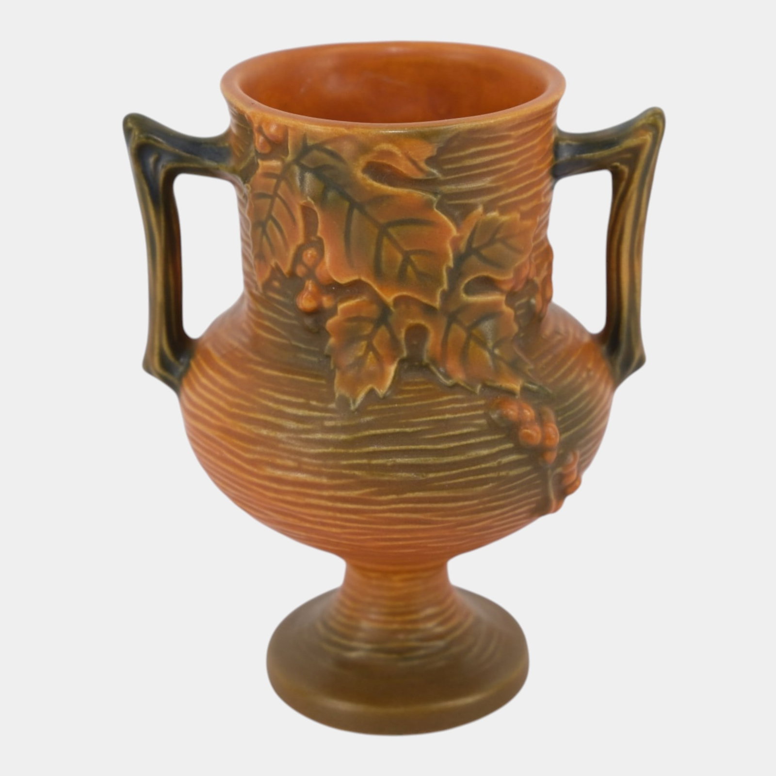 Roseville Bushberry Russet 1941 Mid Century Modern Pottery Ceramic Vase 156-6: Professional, fast, and affordable in house shipping available for all items. For higher resolution images please visit bid.craftedauctions.com Roseville Bushberry Russet 1941 Mid Century Modern Potte