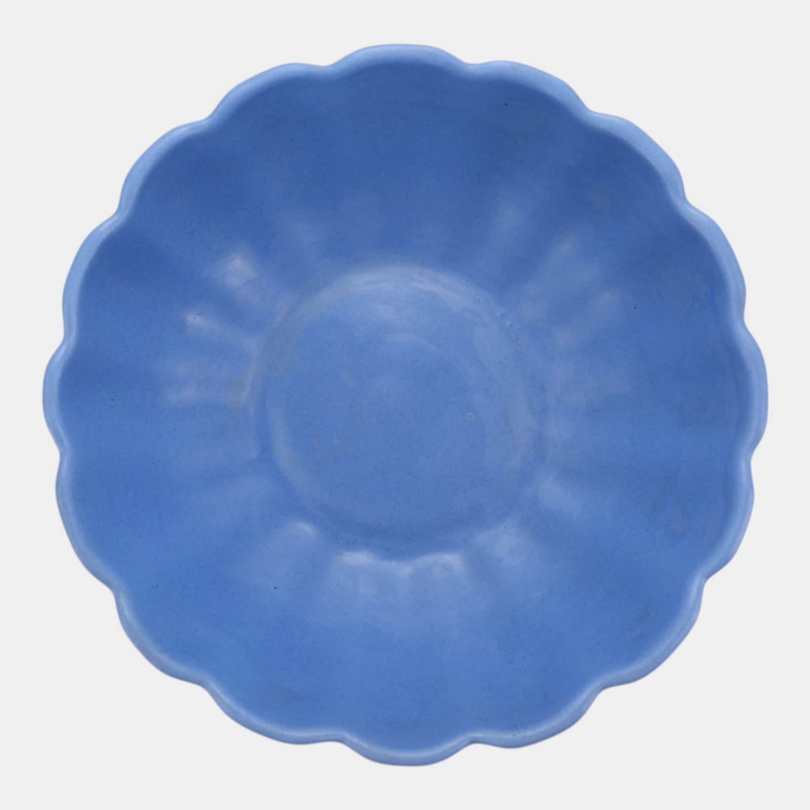 Catalina Island California Art Deco Matte Blue Scalloped Art Pottery Large Serving Bowl Ceramic: Professional, fast, and affordable in house shipping available for all items. For higher resolution images please visit bid.craftedauctions.com Catalina Island California Art Deco Matte Blue Scalloped