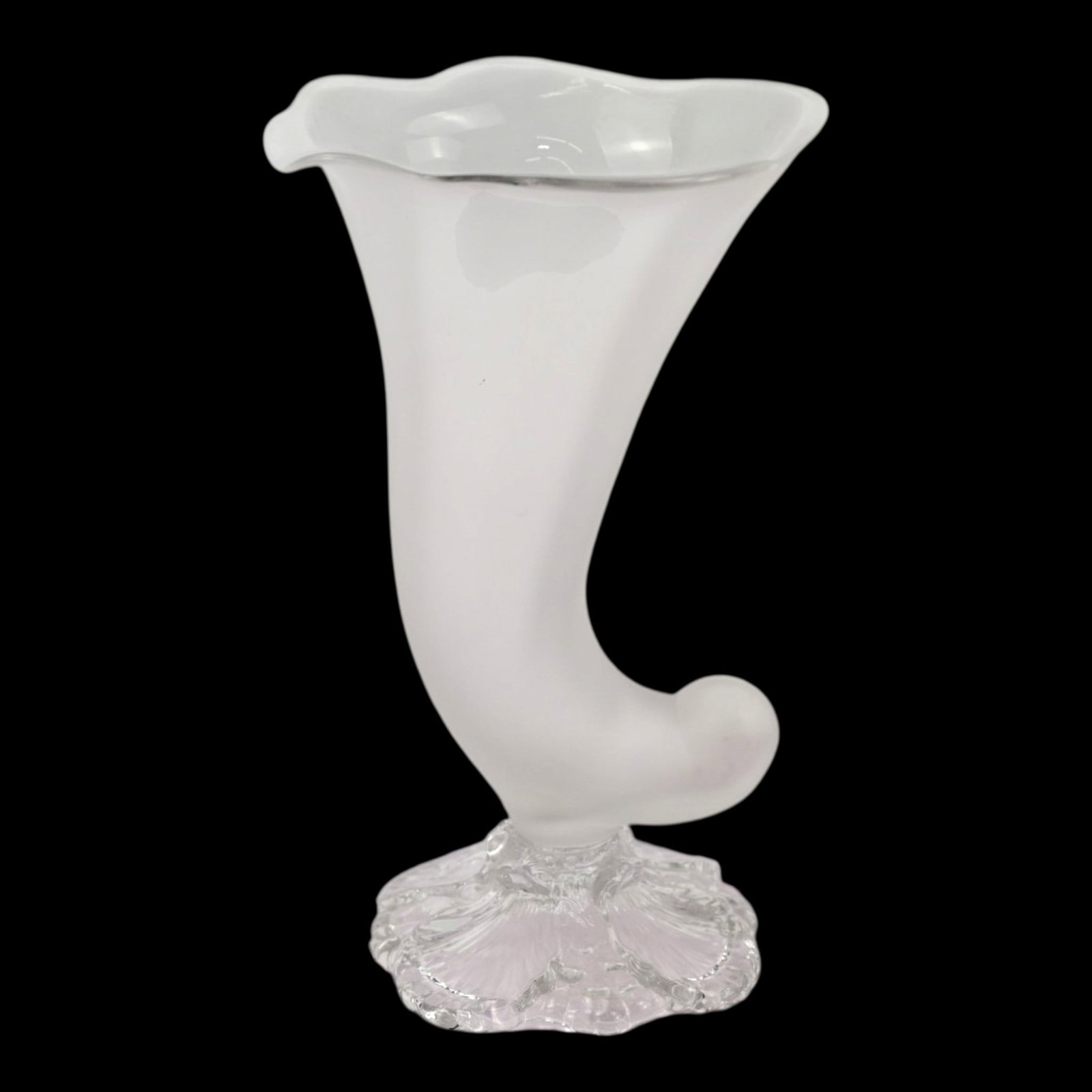 Cambridge Glass Co. 1940s Clear Glass Cornucopia Vase With Shells On Base: Professional, fast, and affordable in house shipping available for all items. For higher resolution images please visit bid.craftedauctions.com Cambridge Glass Co. 1940s Clear Glass Cornucopia Vase Wi