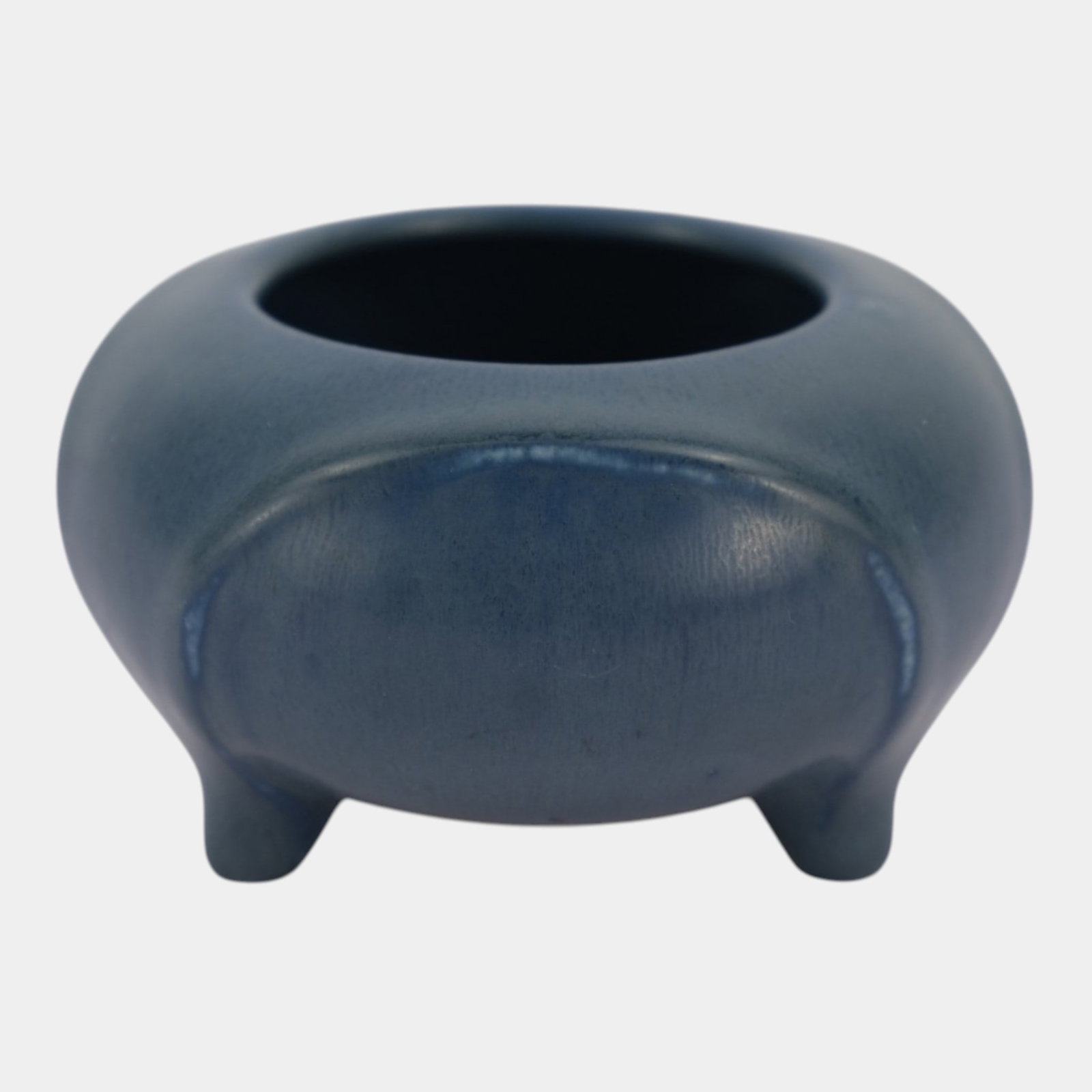 Rookwood 1920 Vintage Arts And Crafts Pottery Blue Ceramic Footed Bowl 2383: Professional, fast, and affordable in house shipping available for all items. For higher resolution images please visit bid.craftedauctions.com Rookwood 1920 Vintage Arts And Crafts Pottery Blue Ceram