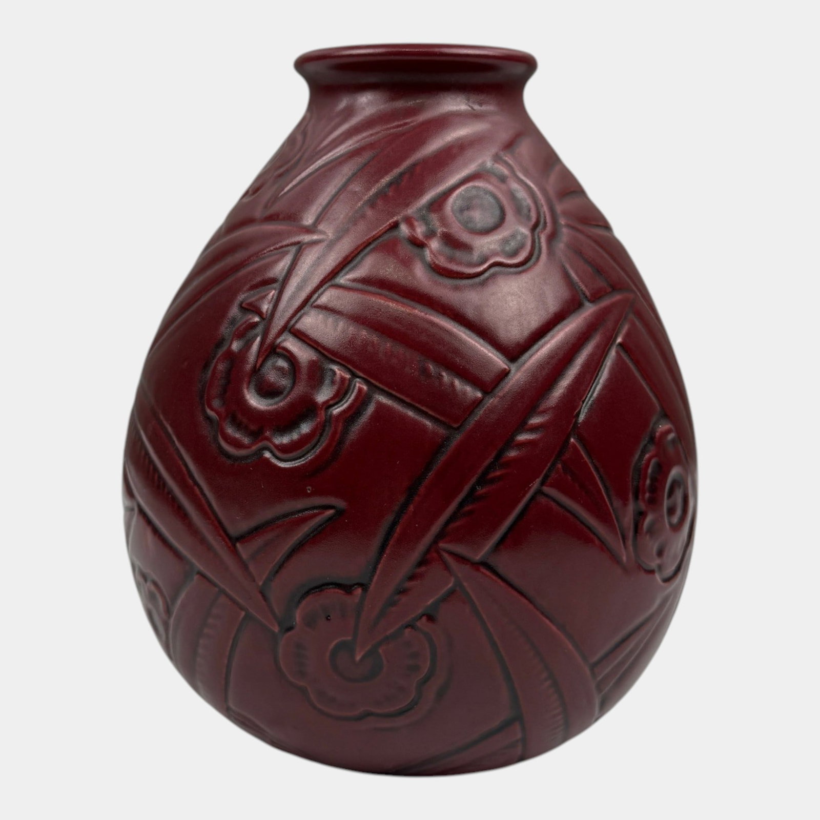Weller Paragon 1930s Vintage Art Deco Pottery Deep Red Burgundy Floral Vase: Professional, fast, and affordable in house shipping available for all items. For higher resolution images please visit bid.craftedauctions.com Weller Paragon 1930s Vintage Art Deco Pottery Deep Red B