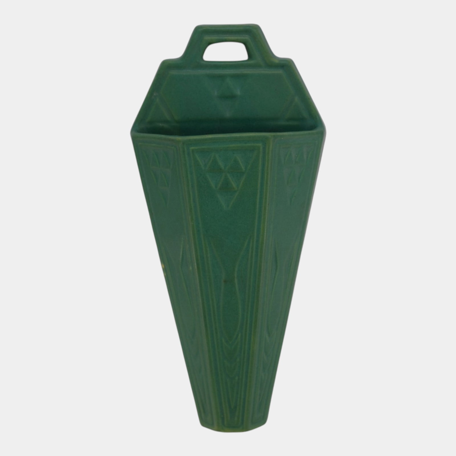 Roseville Matte Green 1907 Vintage Arts And Crafts Pottery Wall Pocket 1209-10: Professional, fast, and affordable in house shipping available for all items. For higher resolution images please visit bid.craftedauctions.com Roseville Matte Green 1907 Vintage Arts And Crafts Potte