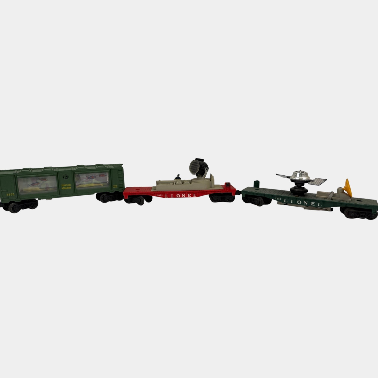 Lionel Trains Post War Traveling Aquarium 3435, Spotlight Flatbed 6822, Radar Flatbed 3519 Train (1 of 4)