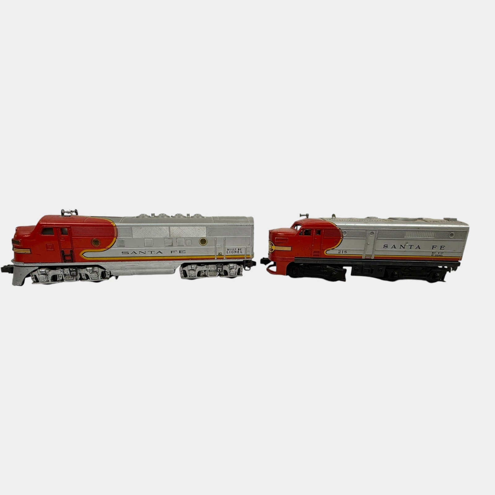 Lionel Trains Post War Santa Fe Red Gray Diesel Locomotive Engines 218 & 2343 (1 of 4)