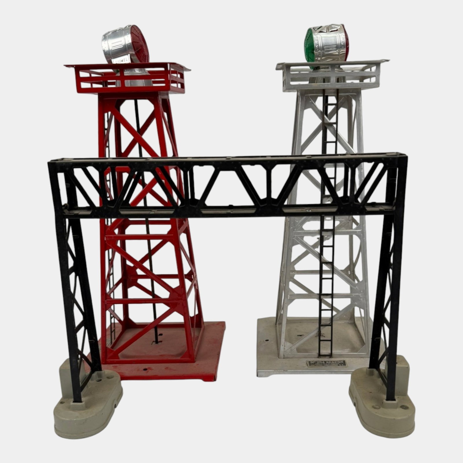 Lionel Trains Post War Signal Bridge 450, Red & Gray Aluminum Beacon Towers 394 Accessories (1 of 5)