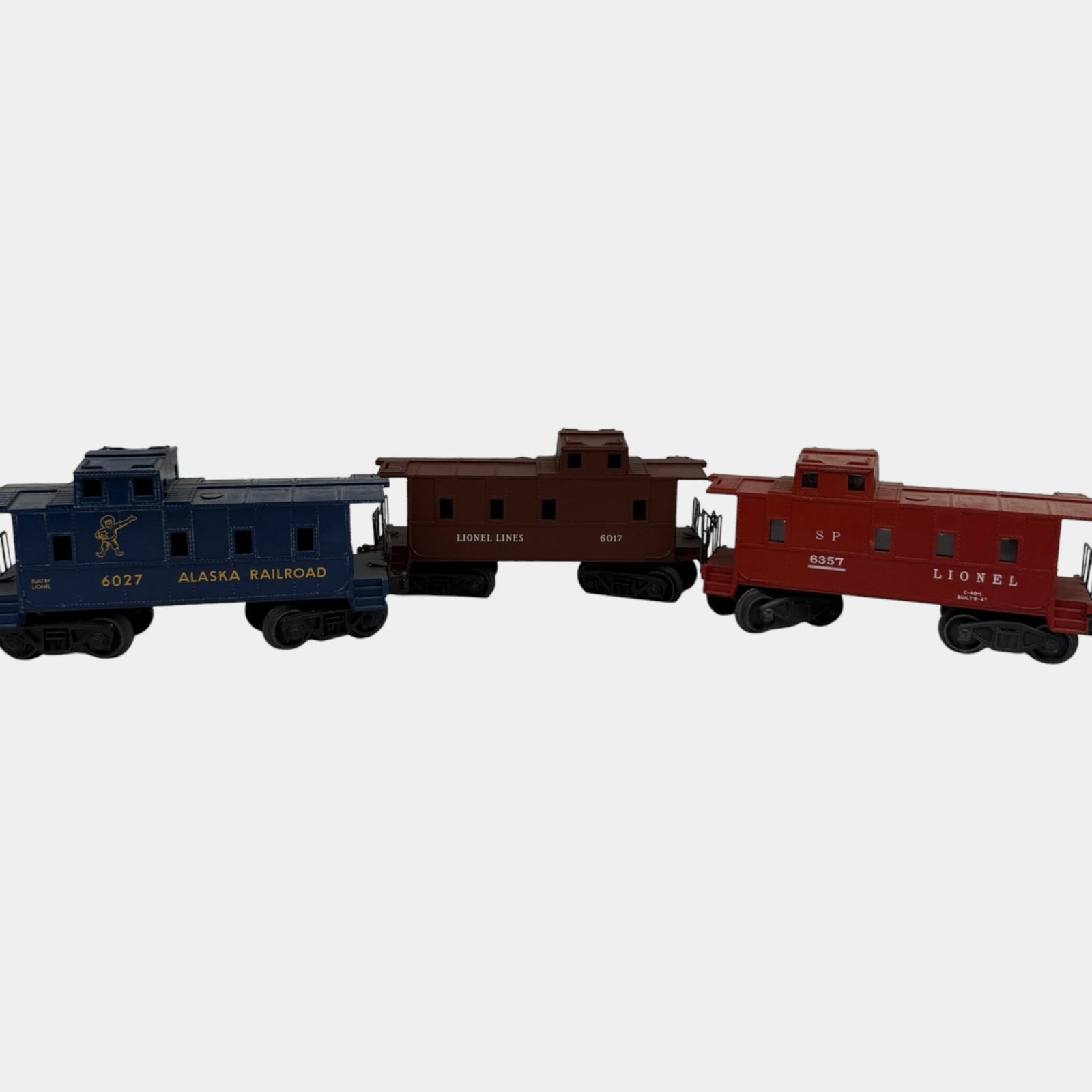 Lionel Trains Post War SP Caboose 6357, Lionel Lines 6017 Caboose, & Alaska Railroad 6027 Caboose (1 of 4)