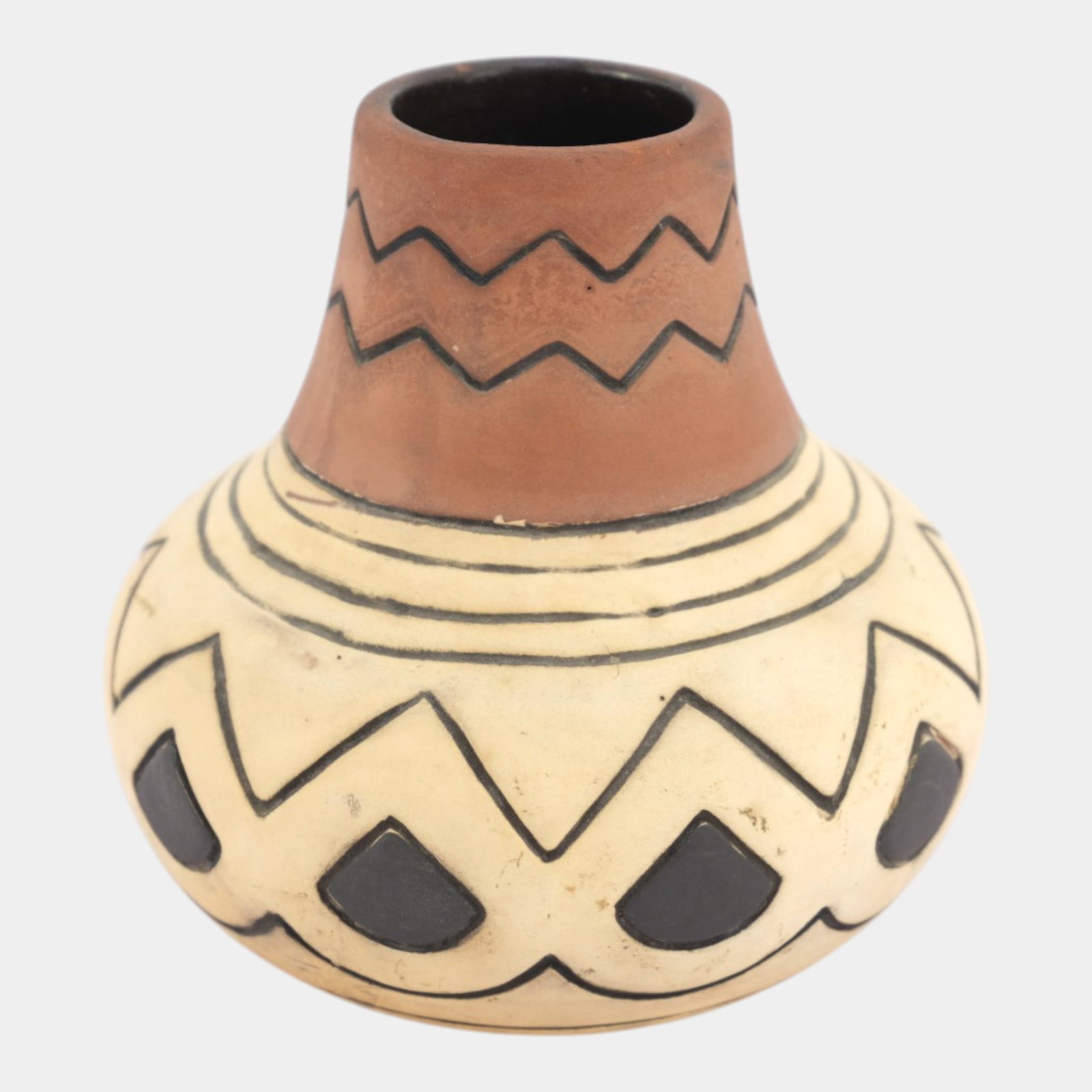 Weller Souevo 1910s Vintage Art Pottery Hand Carved Native American Design Vase: Professional, fast, and affordable in house shipping available for all items. For higher resolution images please visit bid.craftedauctions.com Weller Souevo 1910s Vintage Art Pottery Hand Carved Nati