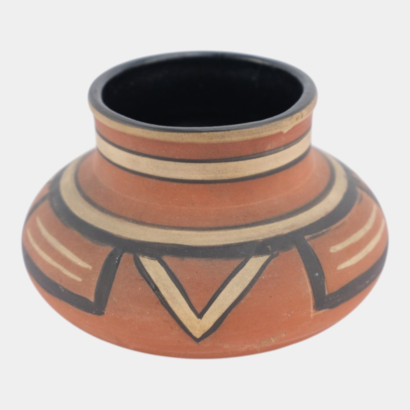 Clifton 1905-1914 Vintage Native American Art Pottery Hand Decorated Vase: Professional, fast, and affordable in house shipping available for all items. For higher resolution images please visit bid.craftedauctions.com Clifton 1905-1914 Vintage Native American Art Pottery Ha