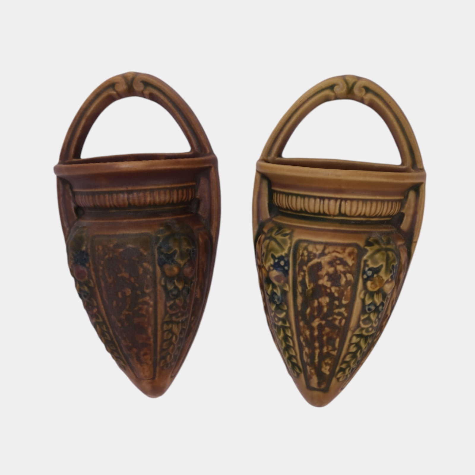 Roseville Florentine I 1920 Arts And Crafts Pottery Brown Wall Pockets 1238-8: Professional, fast, and affordable in house shipping available for all items. For higher resolution images please visit bid.craftedauctions.com Roseville Florentine I 1920 Arts And Crafts Pottery Brow