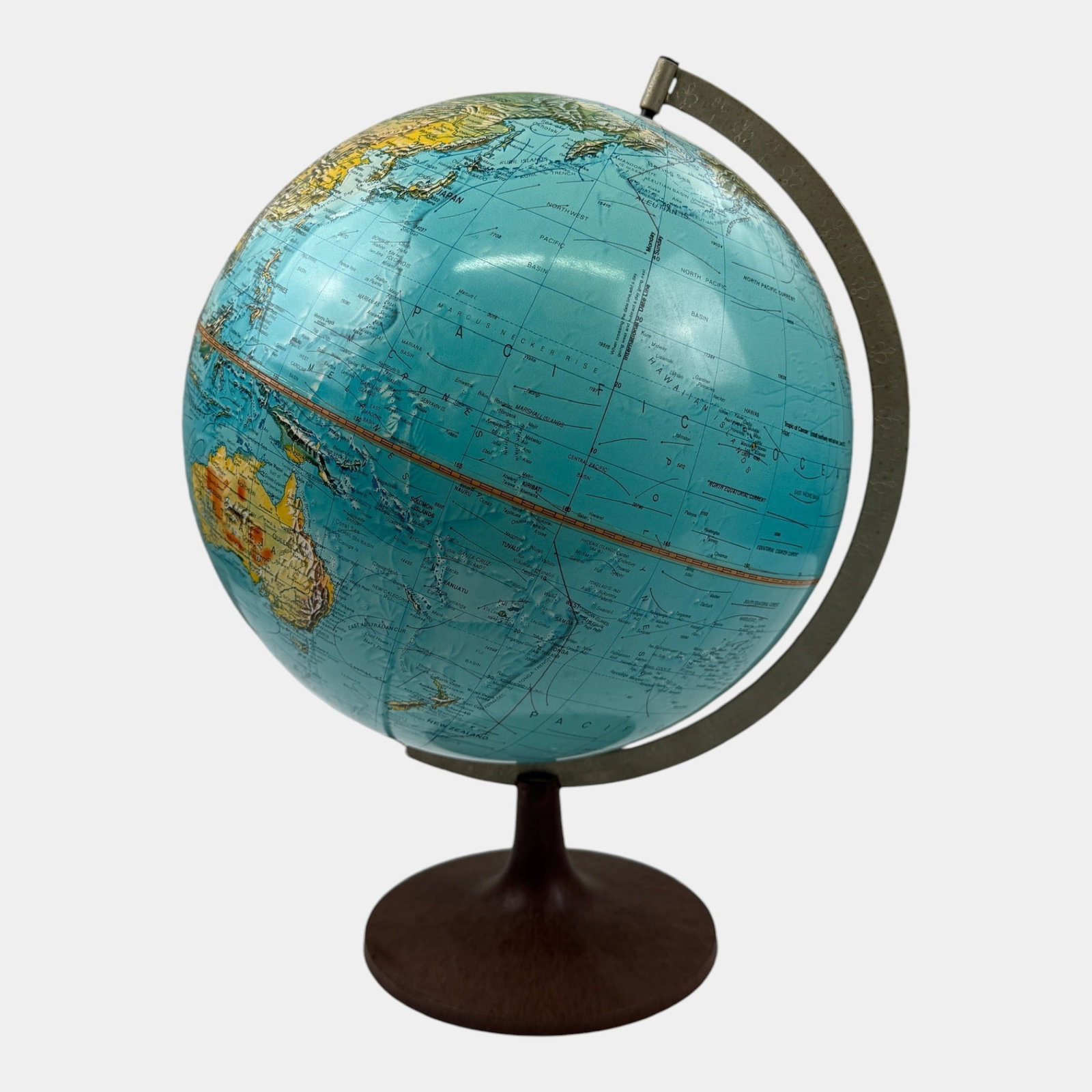 Scanglobe A/S Denmark 1972 Edition Illuminated Spinning World Globe Light: Professional, fast, and affordable in house shipping available for all items. For higher resolution images please visit bid.craftedauctions.com Scanglobe A/S Denmark 1972 Edition Illuminated Spinning 