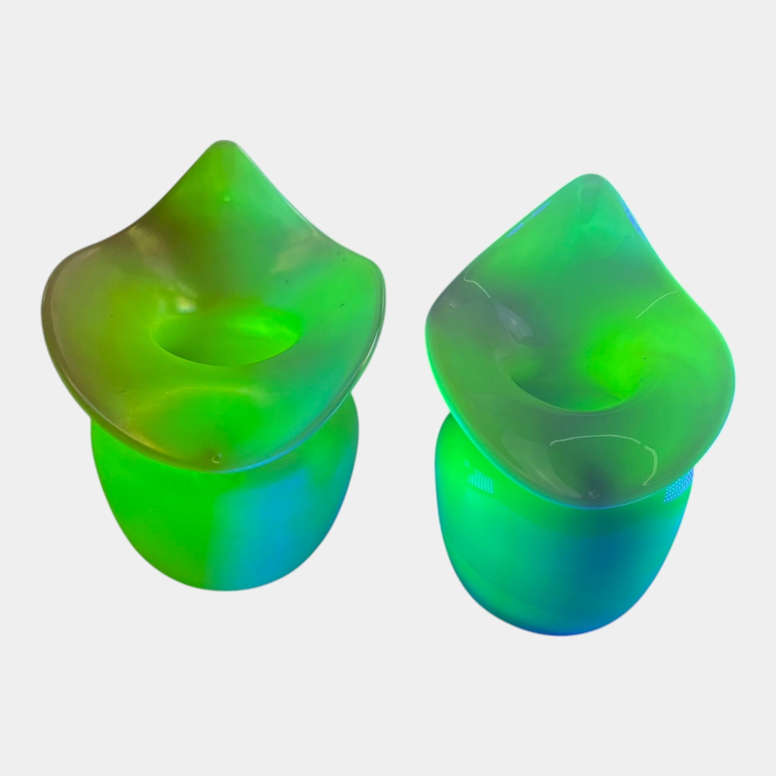 Terry Crider Ohio Studio Art Glass Uranium Green Yellow Iridescent Jack In The Pulpit Vases: Professional, fast, and affordable in house shipping available for all items. For higher resolution images please visit bid.craftedauctions.com Terry Crider Ohio Studio Art Glass Uranium Green Yellow 