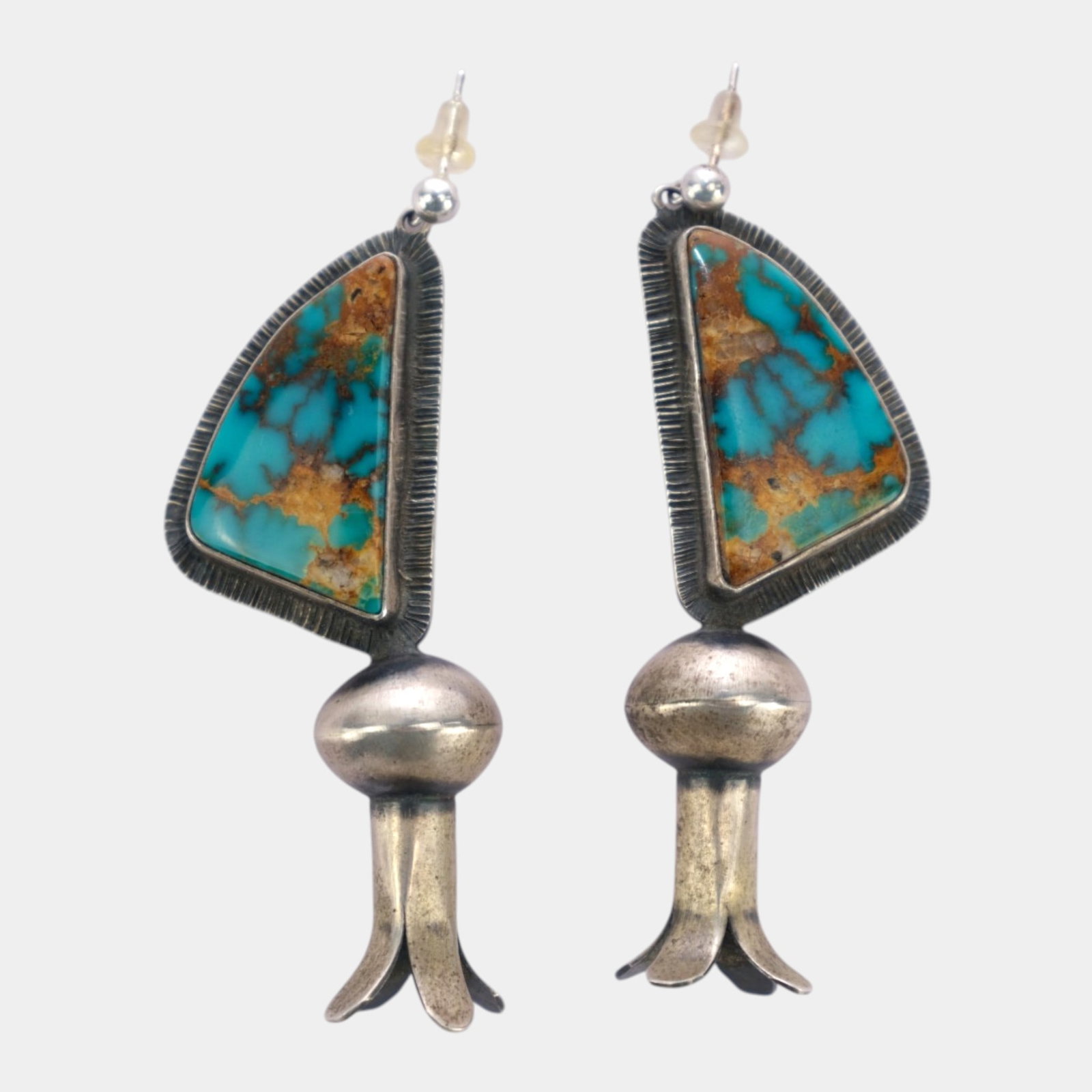 Native American Sterling Silver Turquoise Stone Dangle Bell Flower Earrings Southwest: Professional, fast, and affordable in house shipping available for all items. For higher resolution images please visit bid.craftedauctions.com Excellent condition. Age related wear. Marked as shown. 