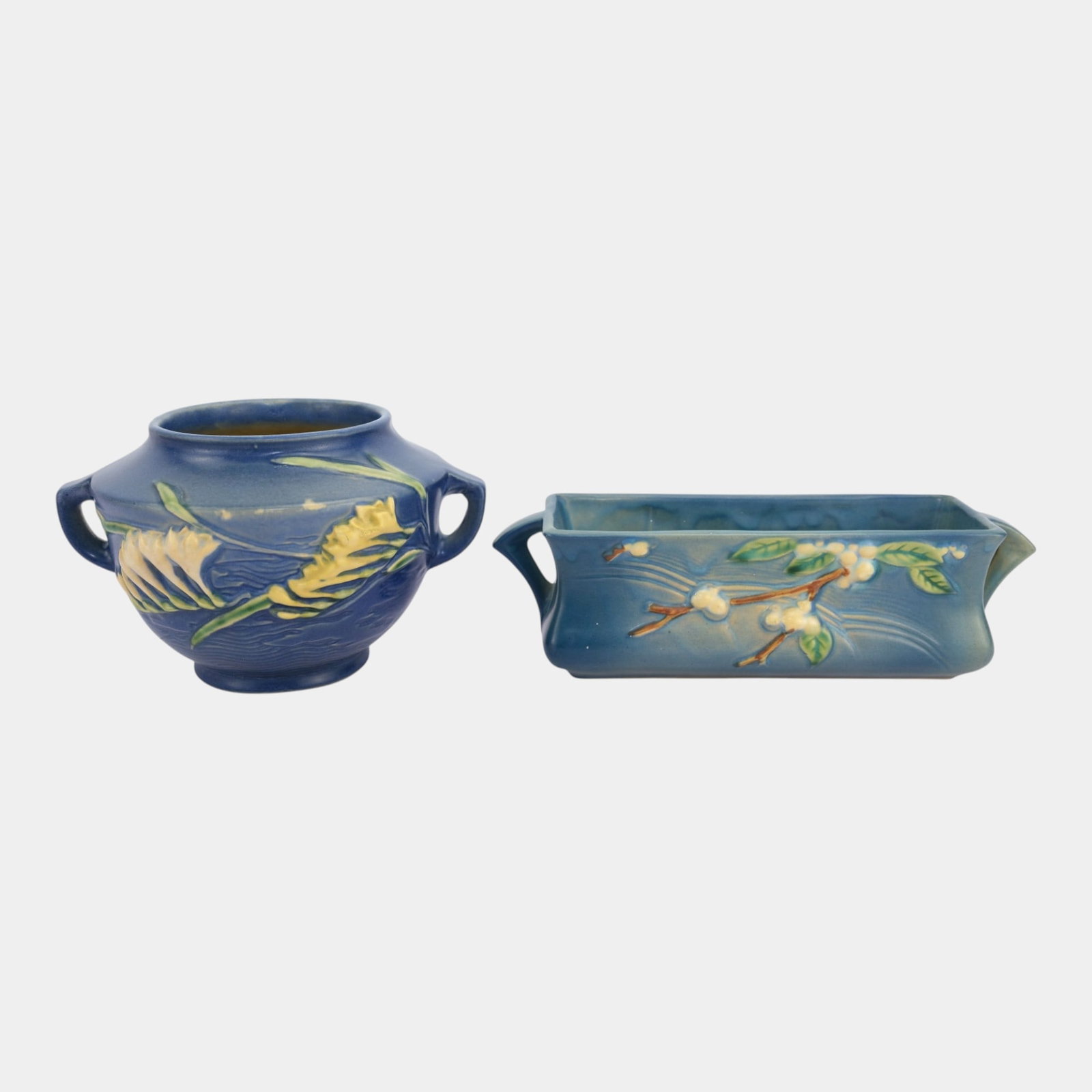 Roseville Freesia Snowberry Blue Vintage Art Pottery Vase Window Box 463-5 1WX: Professional, fast, and affordable in house shipping available for all items. For higher resolution images please visit bid.craftedauctions.com Roseville Freesia Snowberry Blue Vintage Art Pottery Vas