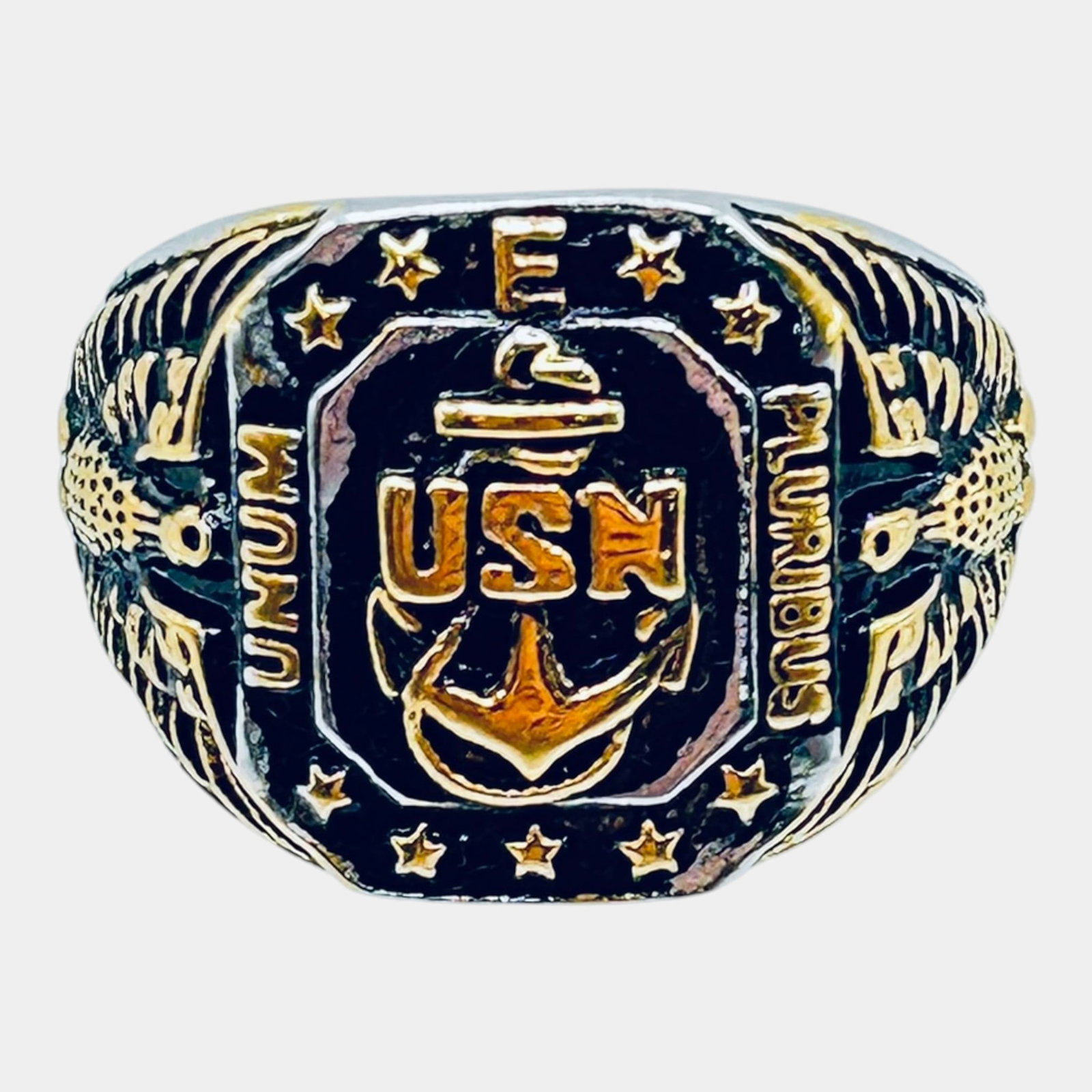 United States Navy USN Anchor Crest Ring Gold Tone And Enamel Military Ring Size 10: Professional, fast, and affordable in house shipping available for all items. For higher resolution images please visit bid.craftedauctions.com Excellent condition. Age related wear. Item is ring size