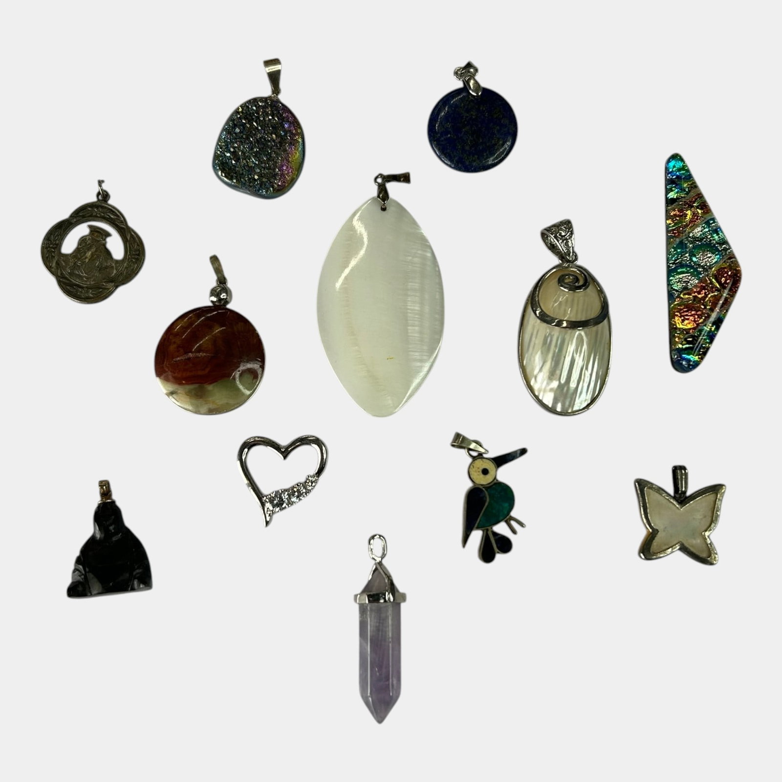 Vintage Pendant Jewelry Lot Druzy Quartz Crystal Shell Glass Enamel Charm Assortment: Professional, fast, and affordable in house shipping available for all items. For higher resolution images please visit bid.craftedauctions.com Excellent condition. Age related wear.
