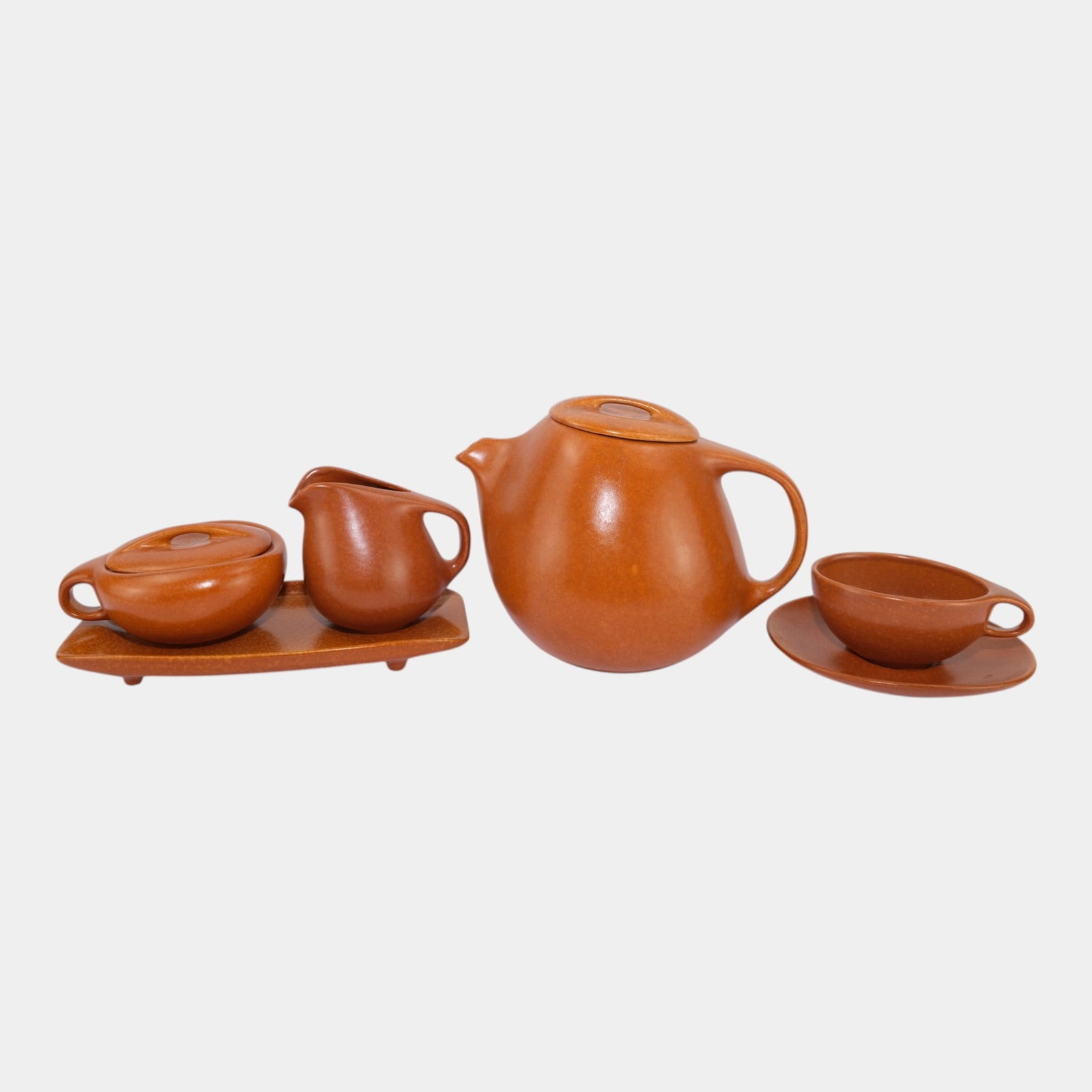 Roseville Raymor Orange 1953 Mid Century Modern Art Pottery Ceramic Tea Set With Cup & Saucer: Professional, fast, and affordable in house shipping available for all items. For higher resolution images please visit bid.craftedauctions.com Roseville Raymor Orange 1953 Mid Century Modern Art Pott