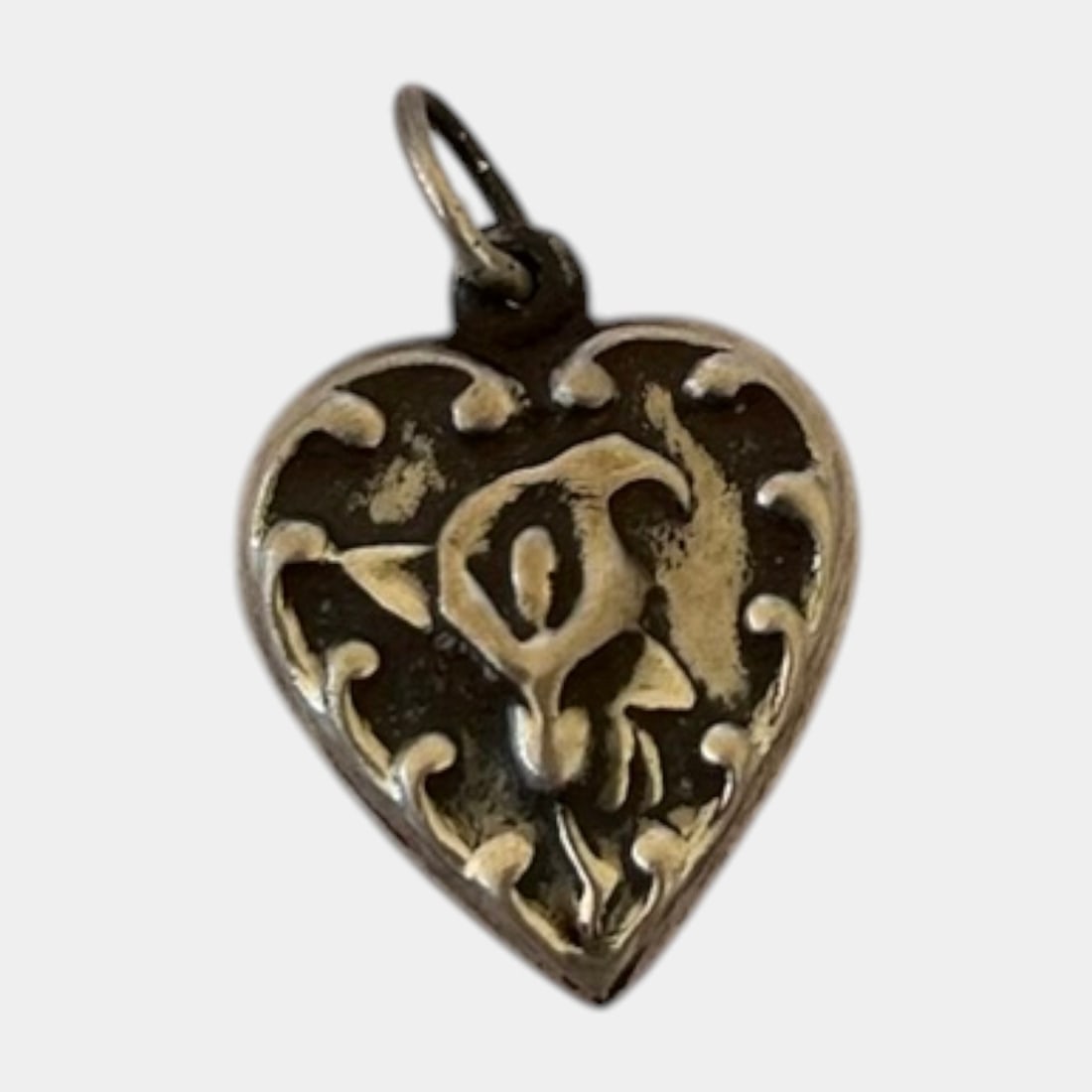 Sterling Silver 925 Mid Century 1940s Repousse Calla Lily Adorned Heart Charm: Professional, fast, and affordable in house shipping available for all items. For higher resolution images please visit bid.craftedauctions.com Excellent condition. Age related wear. Marked Sterling. 