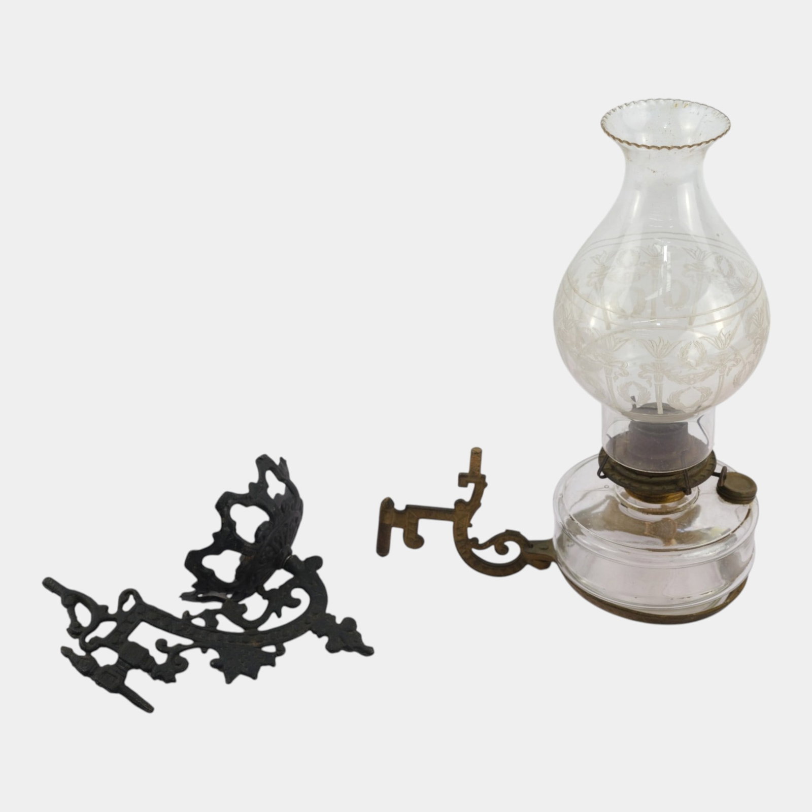 Antique Oil Lamp Wall Mount Bracket & Cast Iron Wall Sconce Lighting Group: Professional, fast, and affordable in house shipping available for all items. For higher resolution images please visit bid.craftedauctions.com Antique Oil Lamp Wall Mount Bracket & Cast Iron Wall Sco