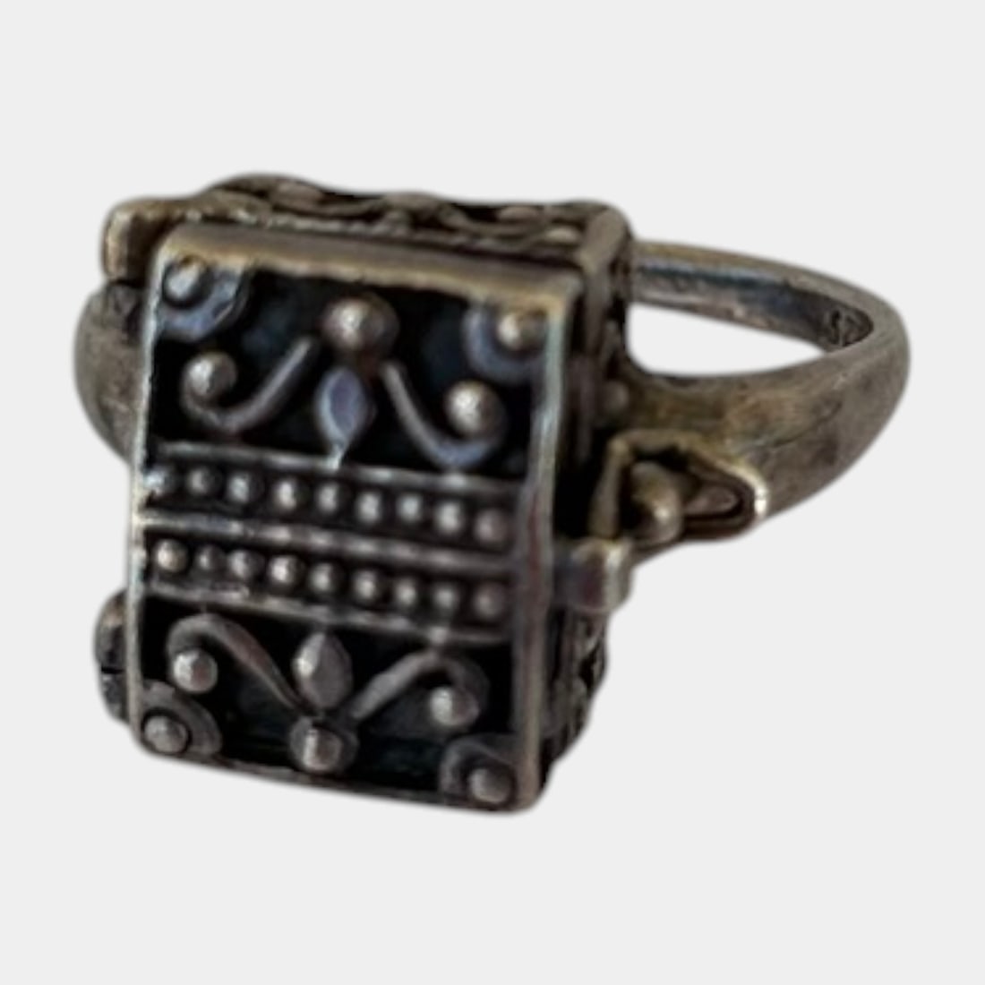 Sterling Silver Ornate Poison Box Ring Hidden Compartment Hinged Statement Ring Size 8.25: Professional, fast, and affordable in house shipping available for all items. For higher resolution images please visit bid.craftedauctions.com Excellent condition. Age related wear. Tested and guaran