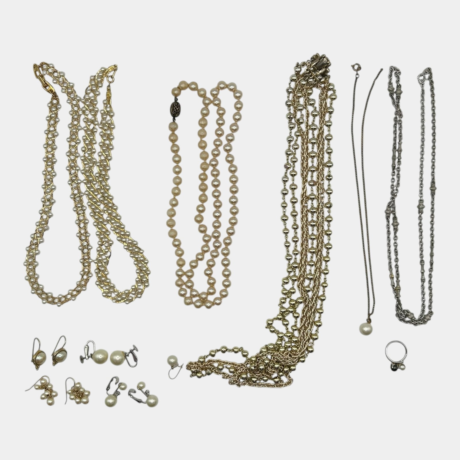 Vintage Faux Pearl Jewelry Collection Necklaces Earrings Rings And Fashion Accessories: Professional, fast, and affordable in house shipping available for all items. For higher resolution images please visit bid.craftedauctions.com Excellent condition. Age related wear. Necklace 2nd to l