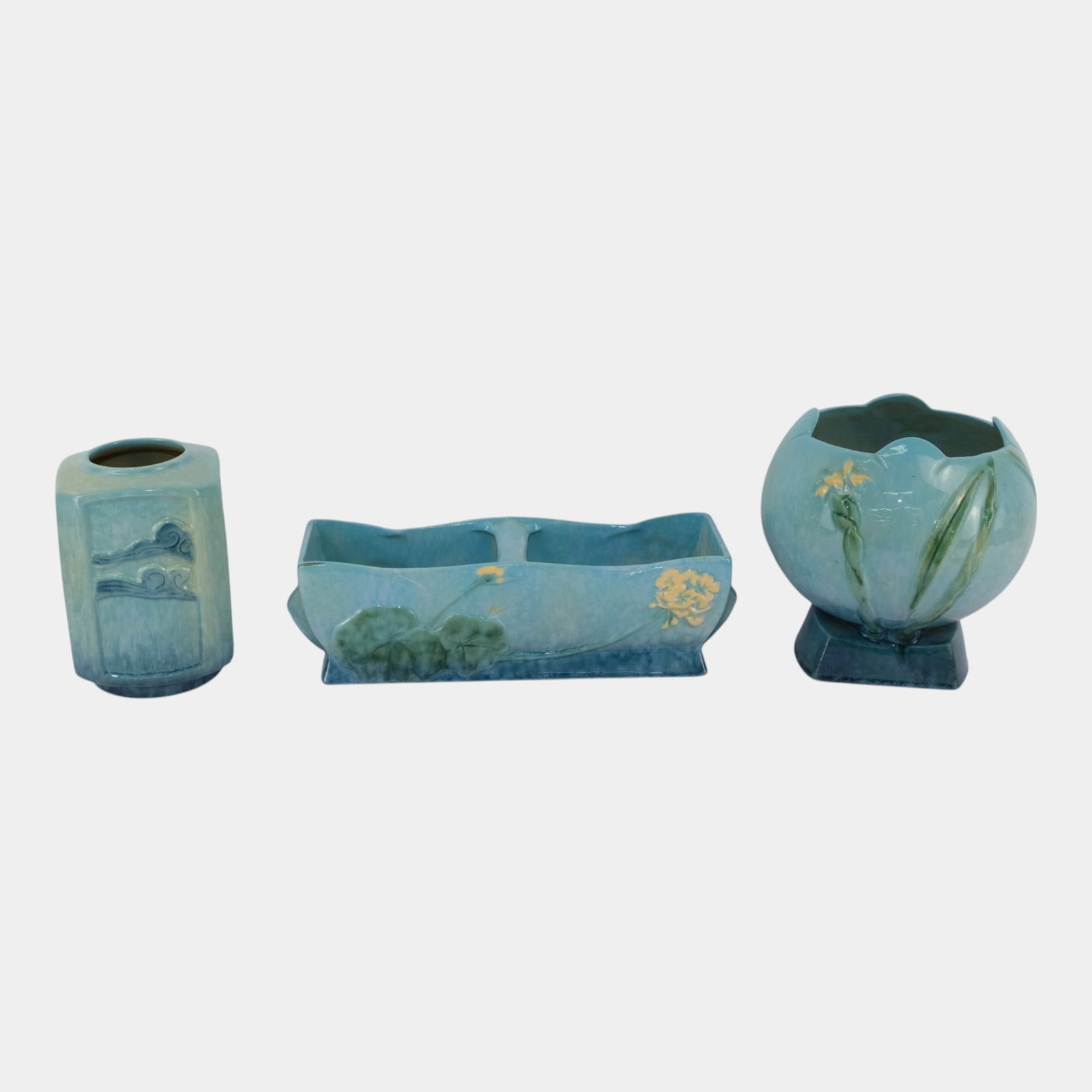Roseville Wincraft Blue Vintage Mid Century Modern Art Pottery Floral Decorated Ceramic Vase: Professional, fast, and affordable in house shipping available for all items. For higher resolution images please visit bid.craftedauctions.com Roseville Wincraft Blue Vintage Mid Century Modern Art P