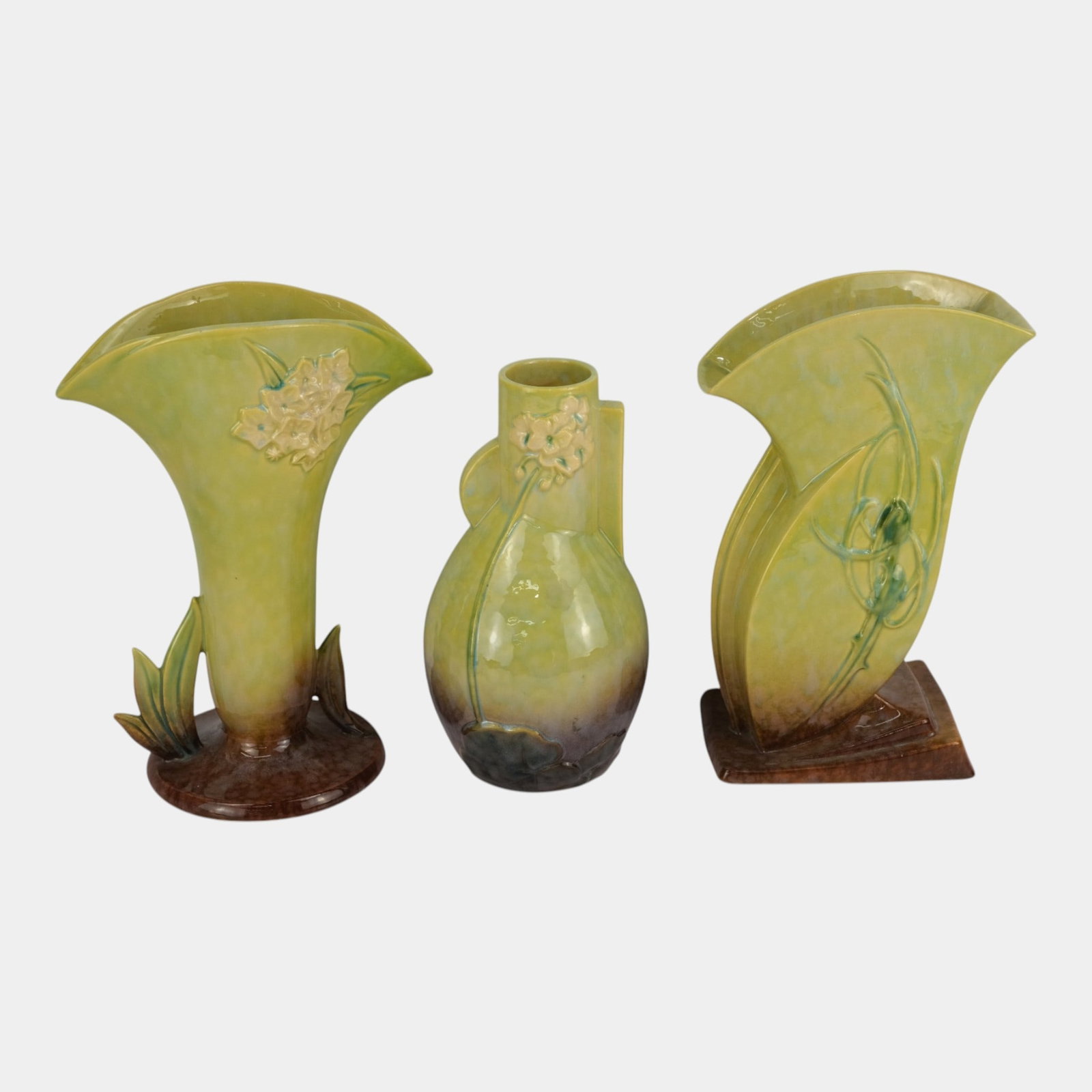 Roseville Wincraft Green 1948 Mid Century Modern Pottery Floral Decorated Handled Vases: Professional, fast, and affordable in house shipping available for all items. For higher resolution images please visit bid.craftedauctions.com Roseville Wincraft Green 1948 Mid Century Modern Pottery