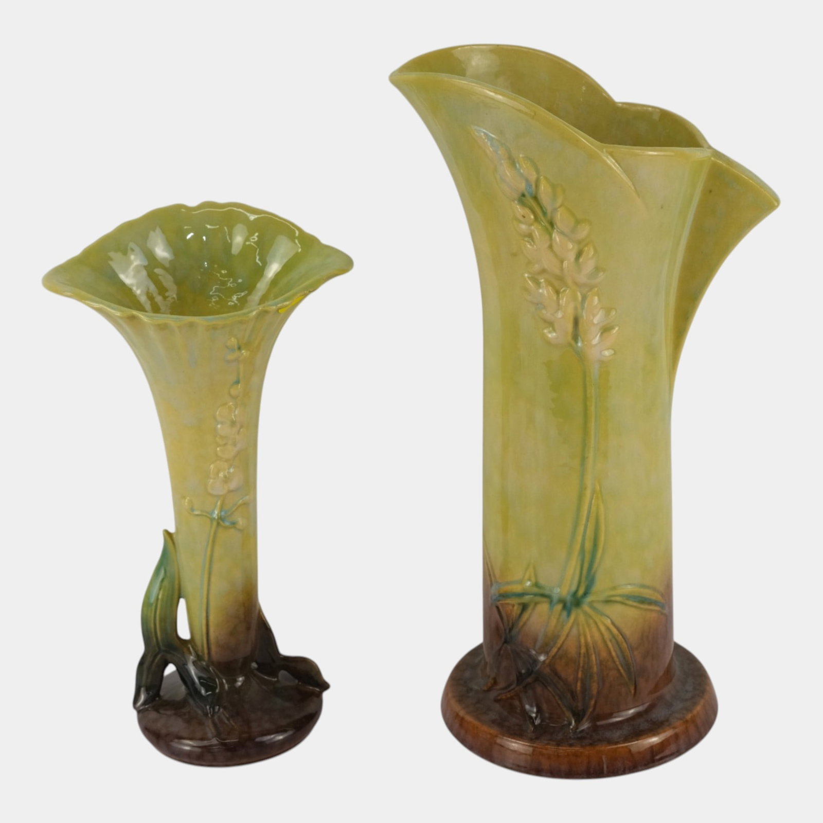 Roseville Wincraft Green Vintage Mid Century Modern Floral Decorated Art Pottery Ceramic Vases: Professional, fast, and affordable in house shipping available for all items. For higher resolution images please visit bid.craftedauctions.com Roseville Wincraft Green Vintage Mid Century Modern Flor