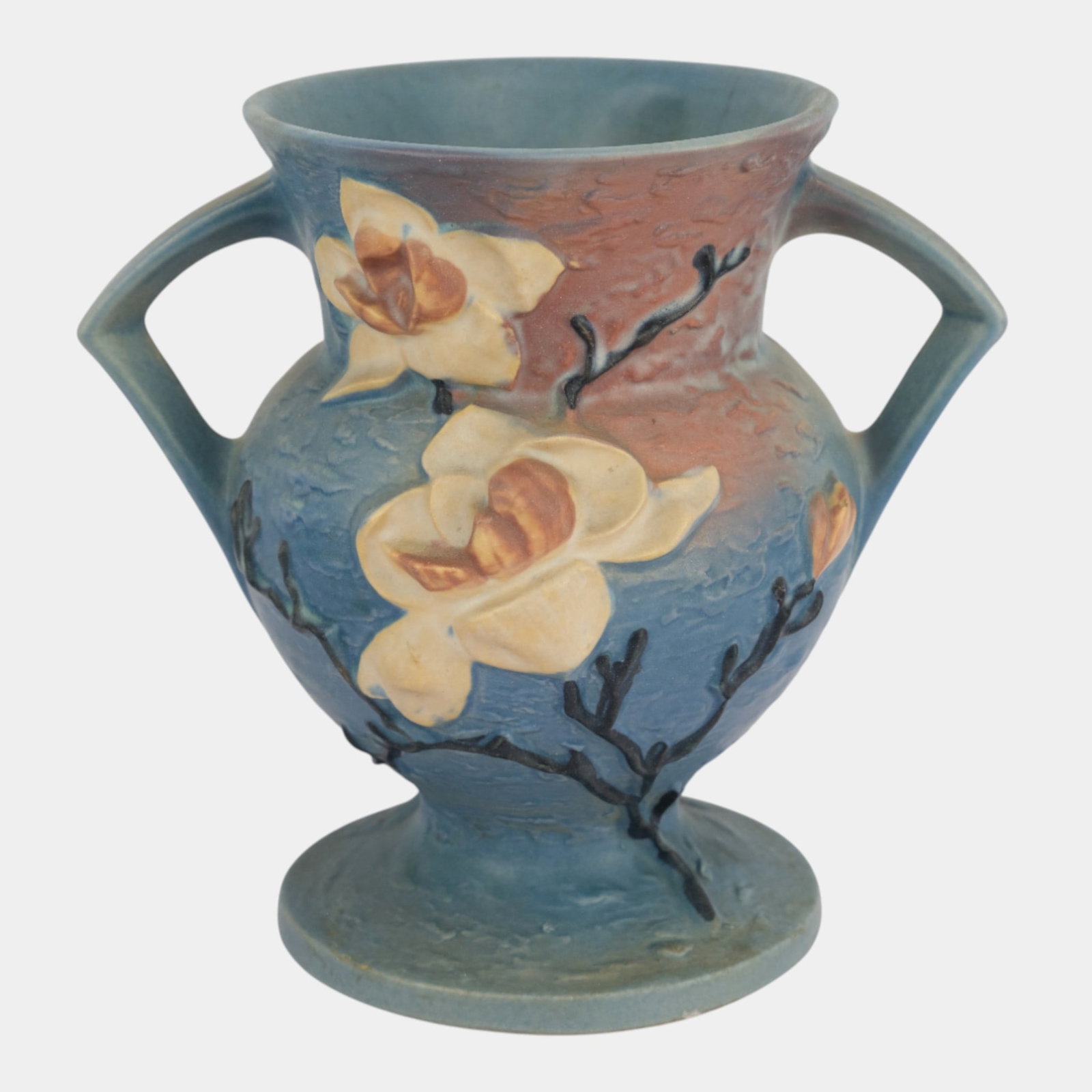 Roseville Magnolia Blue 1943 Mid Century Modern Art Pottery Ceramic Vase 181-8: Professional, fast, and affordable in house shipping available for all items. For higher resolution images please visit bid.craftedauctions.com Roseville Magnolia Blue 1943 Mid Century Modern Art Pott