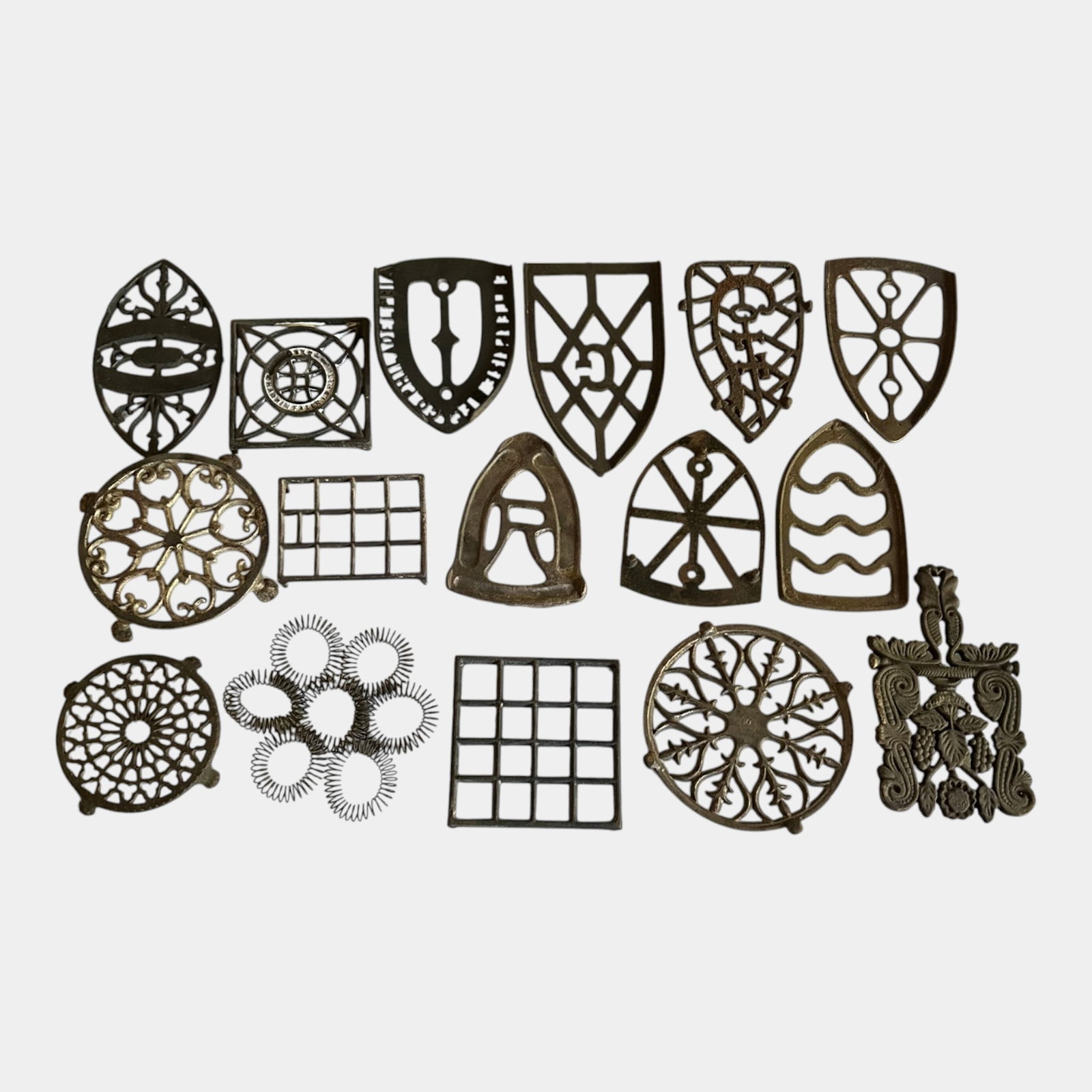Vintage Cast Iron & Metal Geometric Floral Decorative Kitchen Trivets Hot Plates (1 of 4)