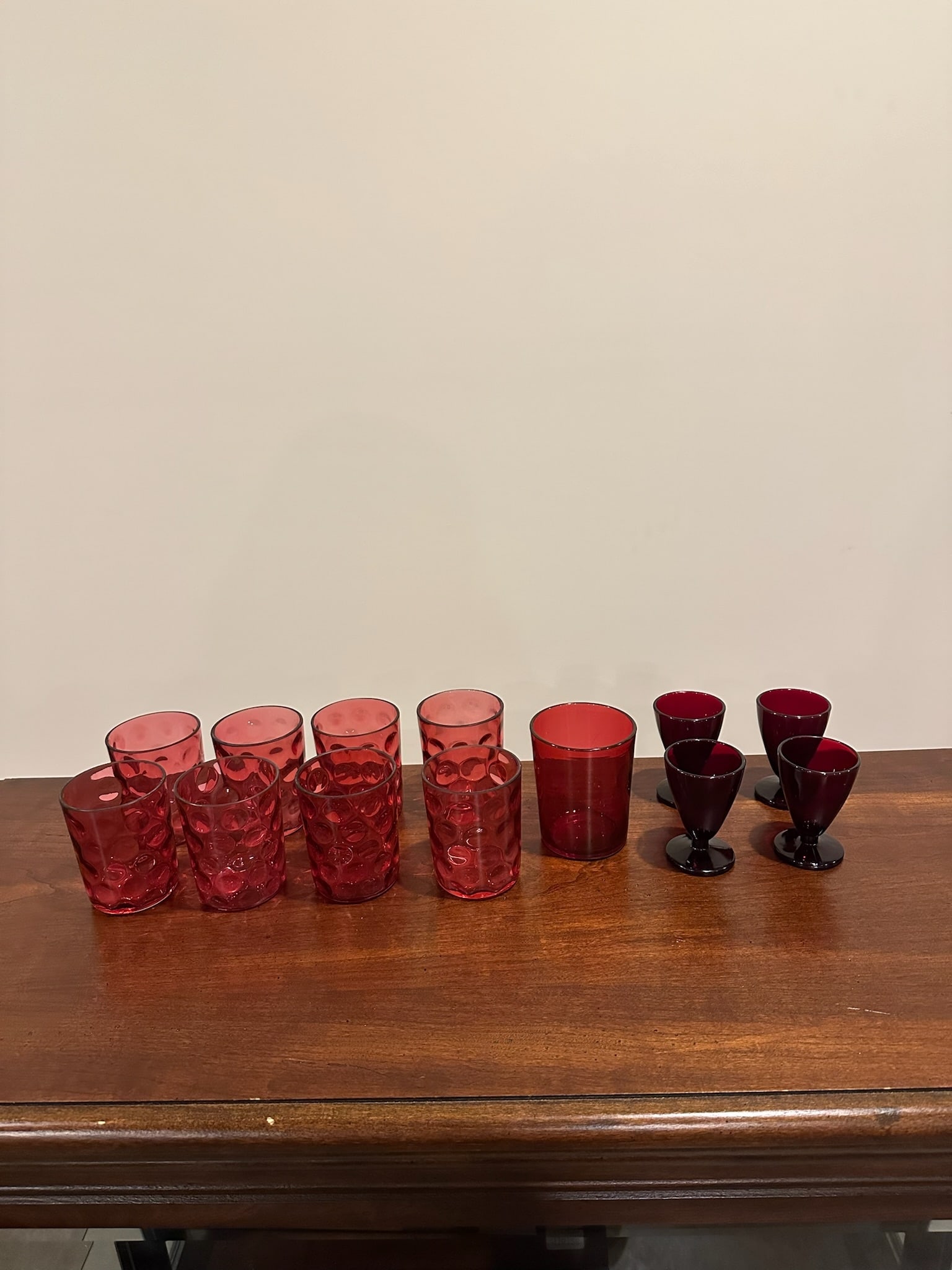Cranberry & Ruby Red Art Glass Tumblers Drinking Glasses And Stemware Barware Group: Professional, fast, and affordable in house shipping available for all items. For higher resolution images please visit bid.craftedauctions.com Cranberry & Ruby Red Art Glass Tumblers Drinking Glasses