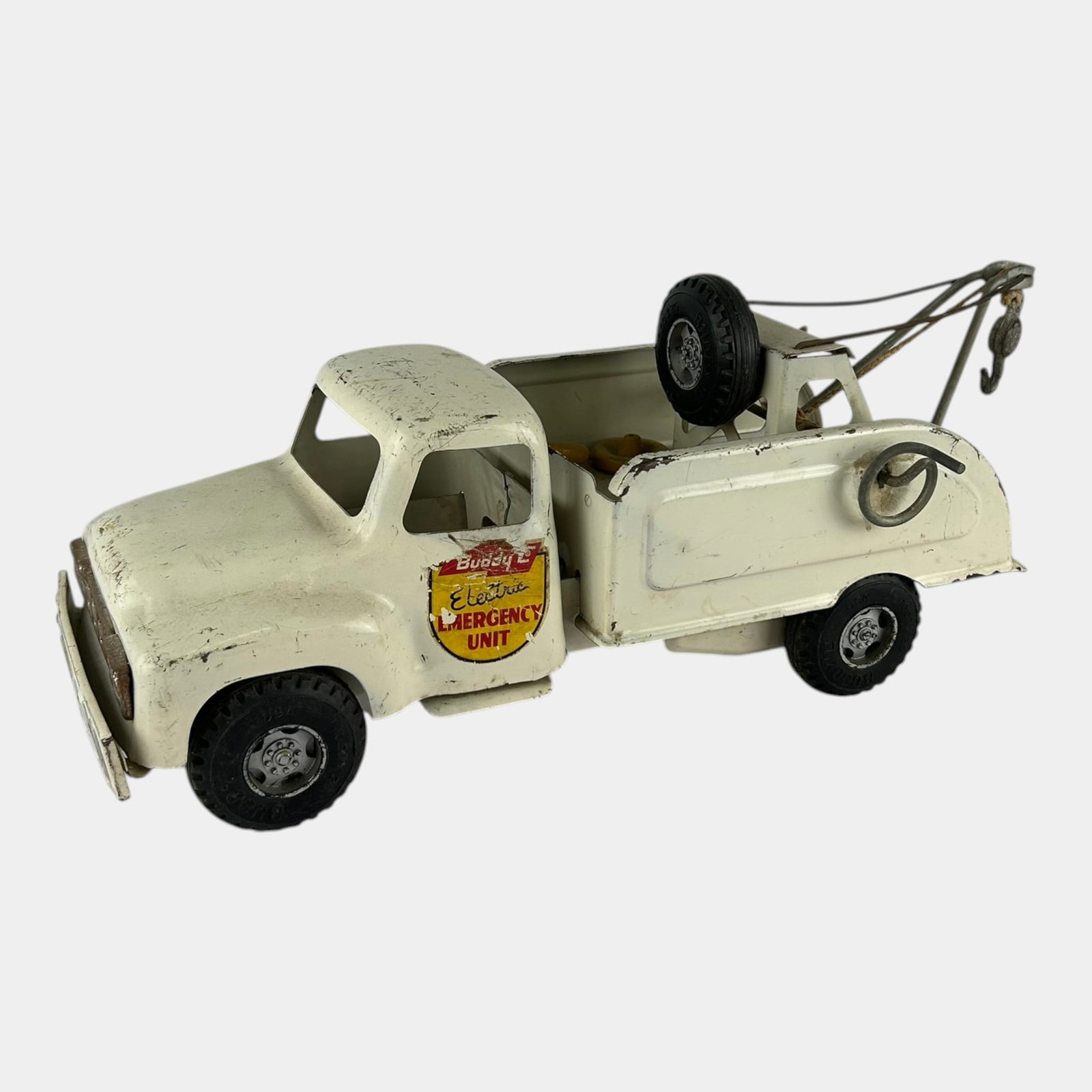 Buddy L 1950s Pressed Steel White Tow Truck Electric Emergency Unit Toy Car: Professional, fast, and affordable in house shipping available for all items. For higher resolution images please visit bid.craftedauctions.com Buddy L 1950s Pressed Steel White Tow Truck Electric Eme