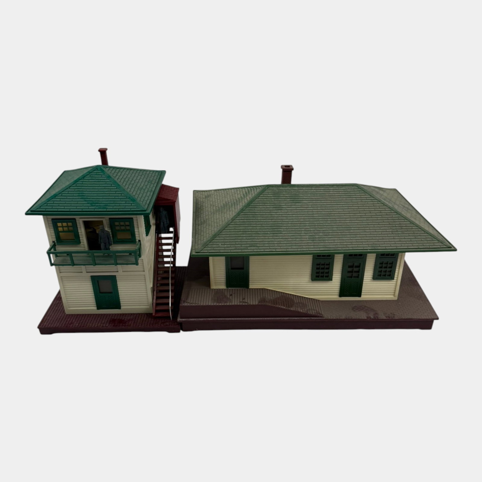 Lionel Trains Post War 133 Illuminated Station & 445 Operating Switch Tower Train Buildings (1 of 11)