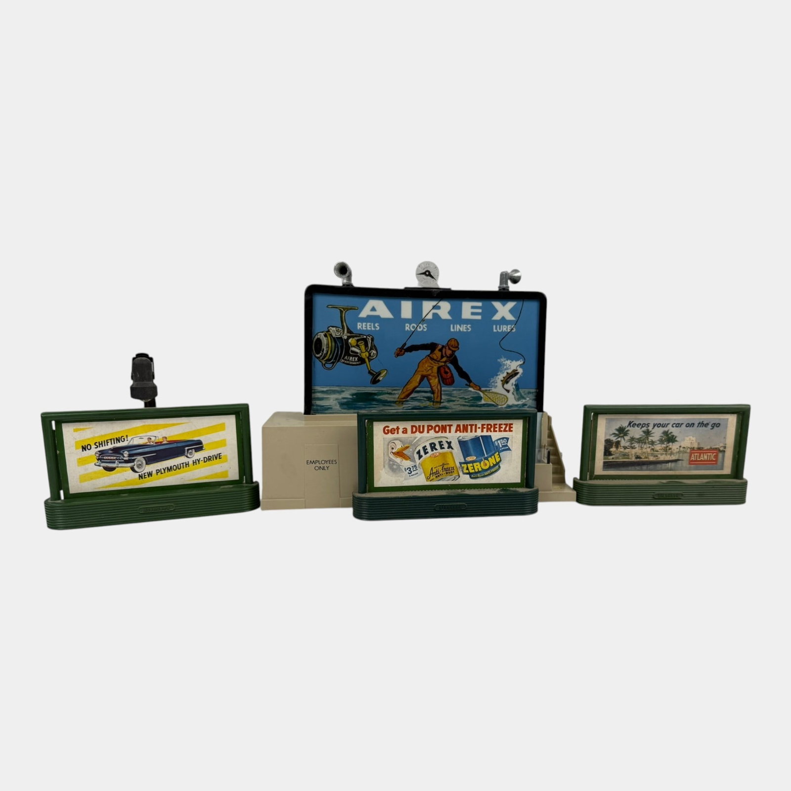 Lionel Trains Post War Lionel Travel Center Building & Three Green Advertising Billboards (1 of 5)
