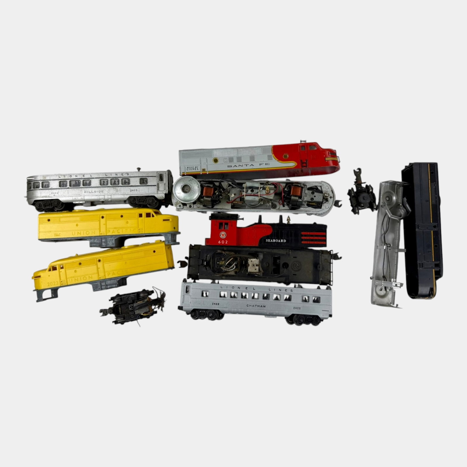 Lionel Trains Post War Locomotive Engines, Passenger Cars, & Parts Damaged Used For Parts (1 of 1)