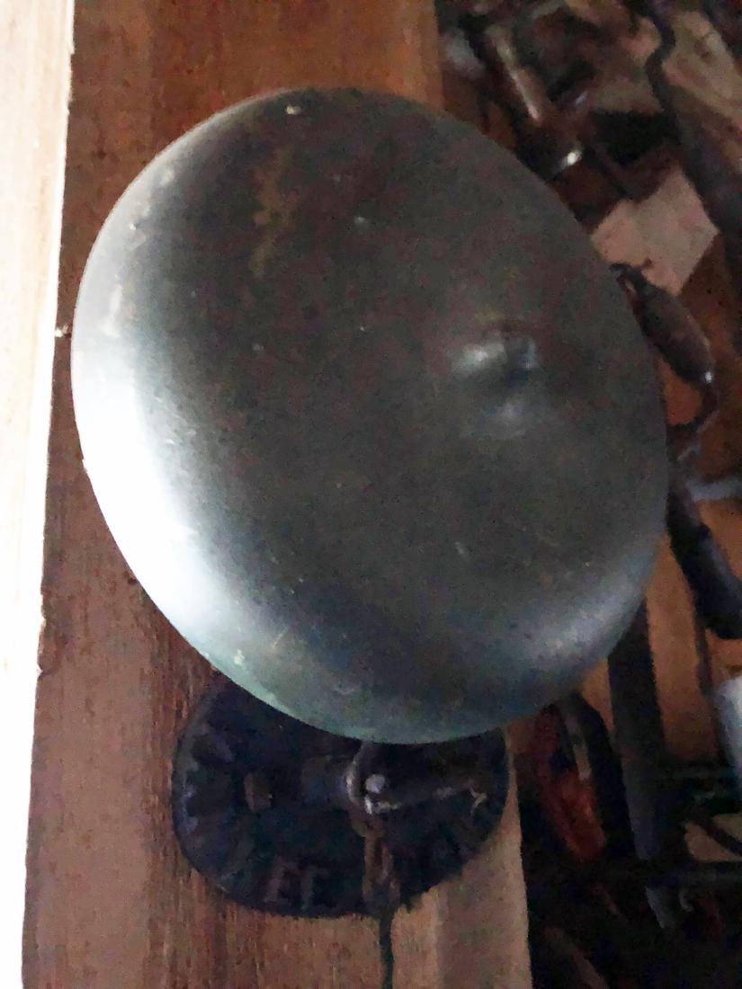 Vintage Fire Bell: Vintage fire alarm bell.