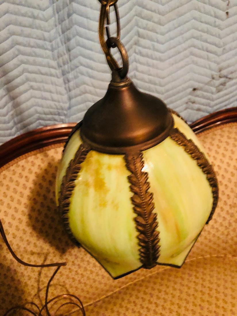 Hanging Green Carmel Slag Glass Lamp: Vintage hanging green Carmel slag glass lamp. Shade in shape of a Lilly.