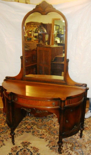1920's Ladies Vanity w/ mirror
